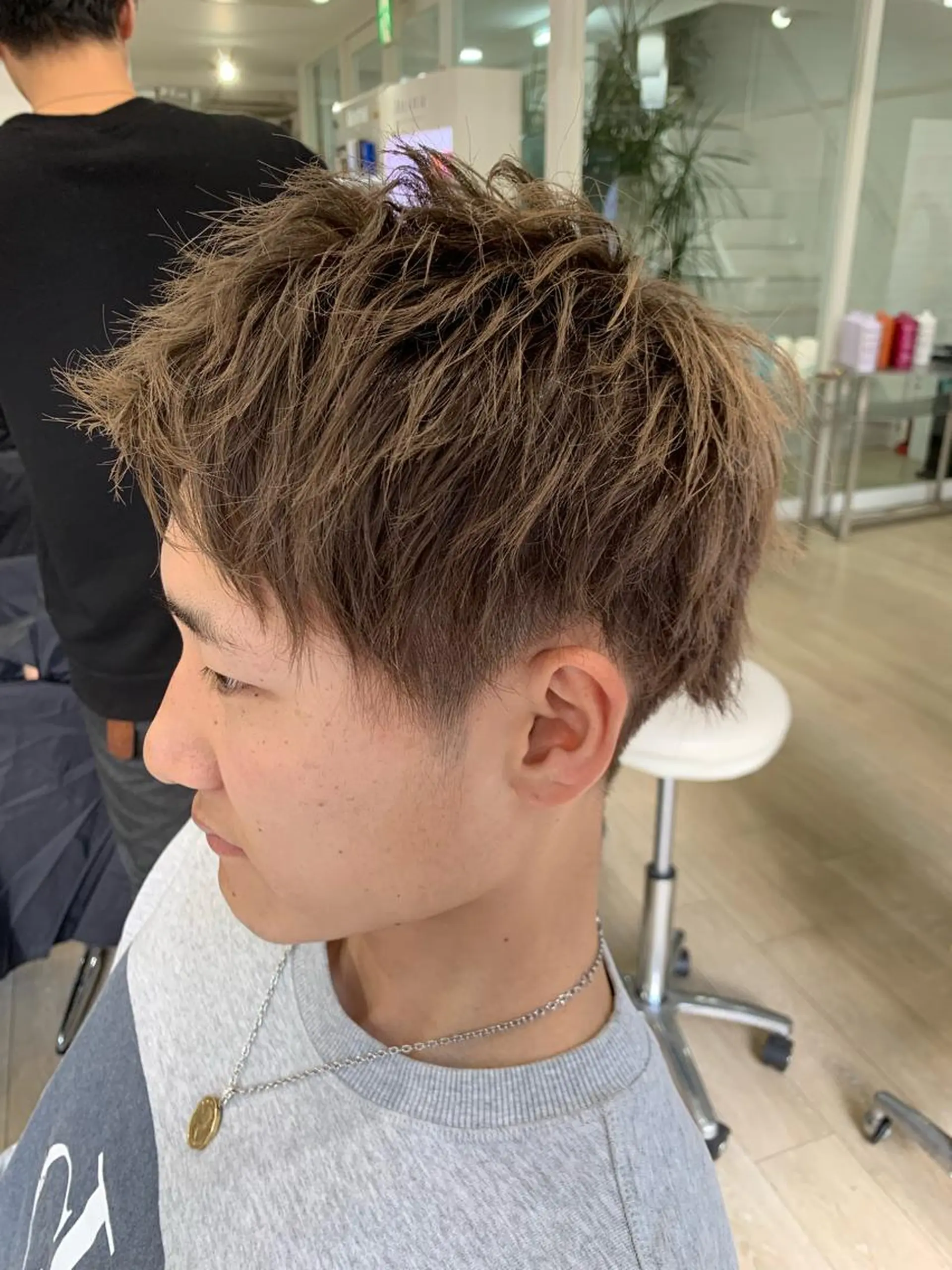 カラー メンズ 西村あきや トレンド韓国ヘアのヘアスタイル