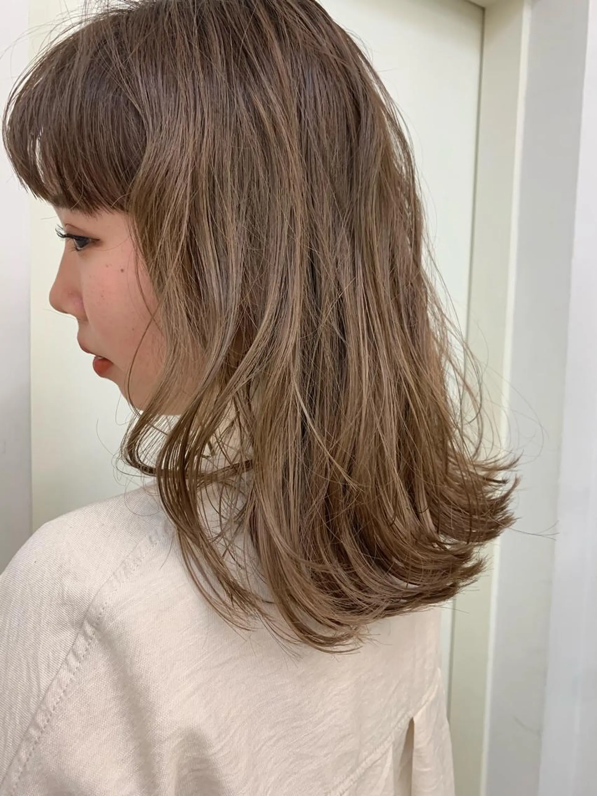 ミディアム カラー 安藤 佑衣のヘアスタイル