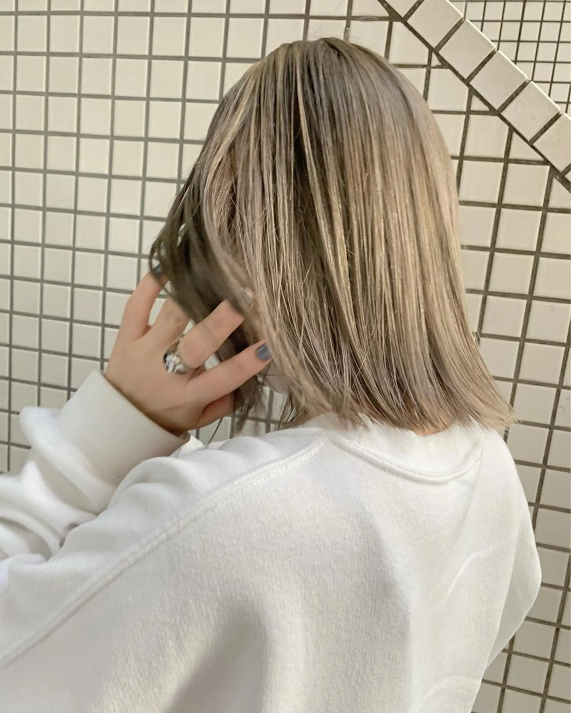 ミディアム カラー ヘアアレンジ ベージュカラー ブリーチ ハイトーンカラー ミルクティーベージュ カット ヘアカラー トリートメント 🌿ショート🌿 パーマ🌿淳平のヘアスタイル