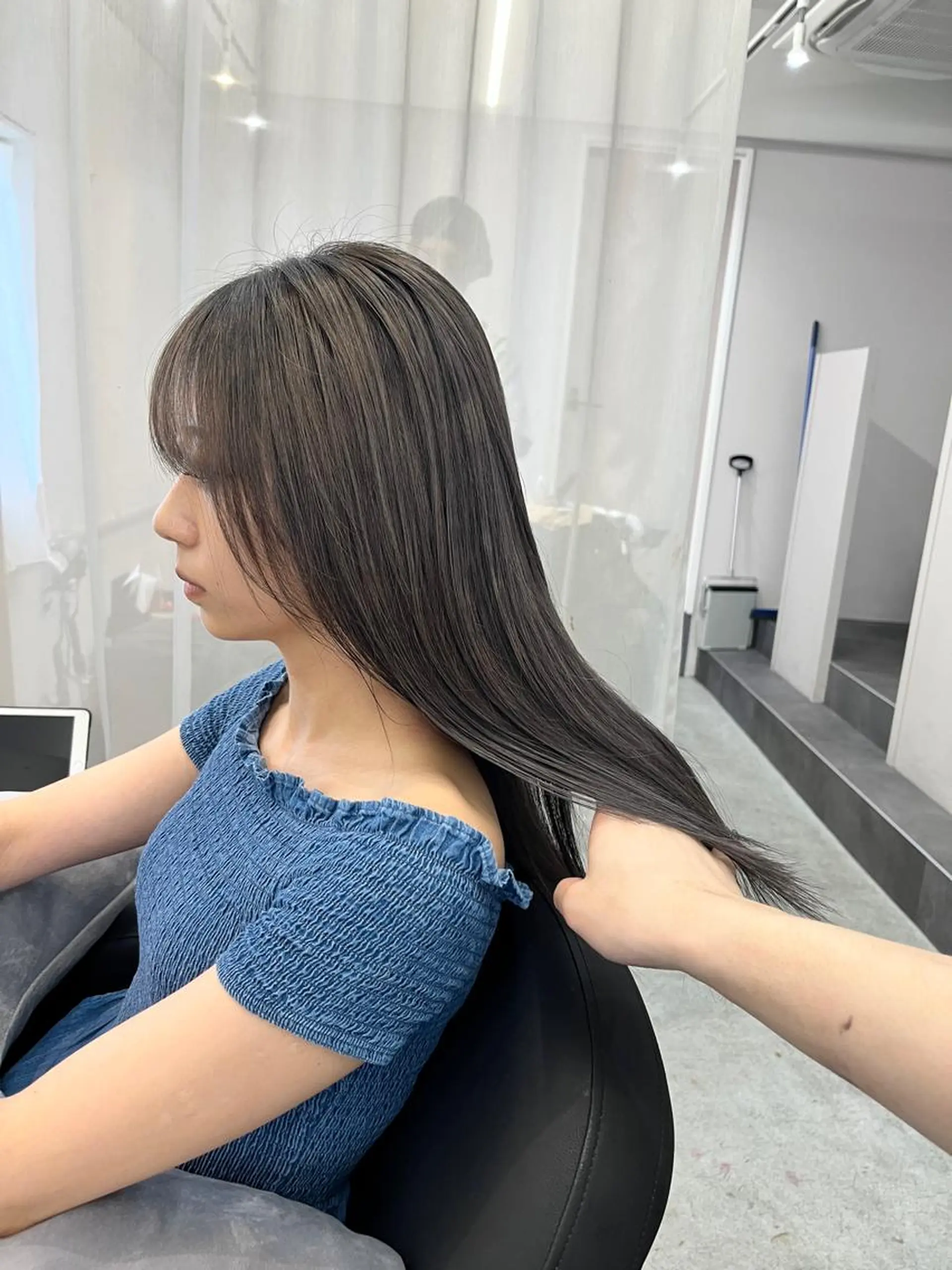 ロング カラー バレイヤージュ レイヤーカット REAL【レアル】所属・グレージュ/透け感 カラー/透明感カラーのヘアスタイル