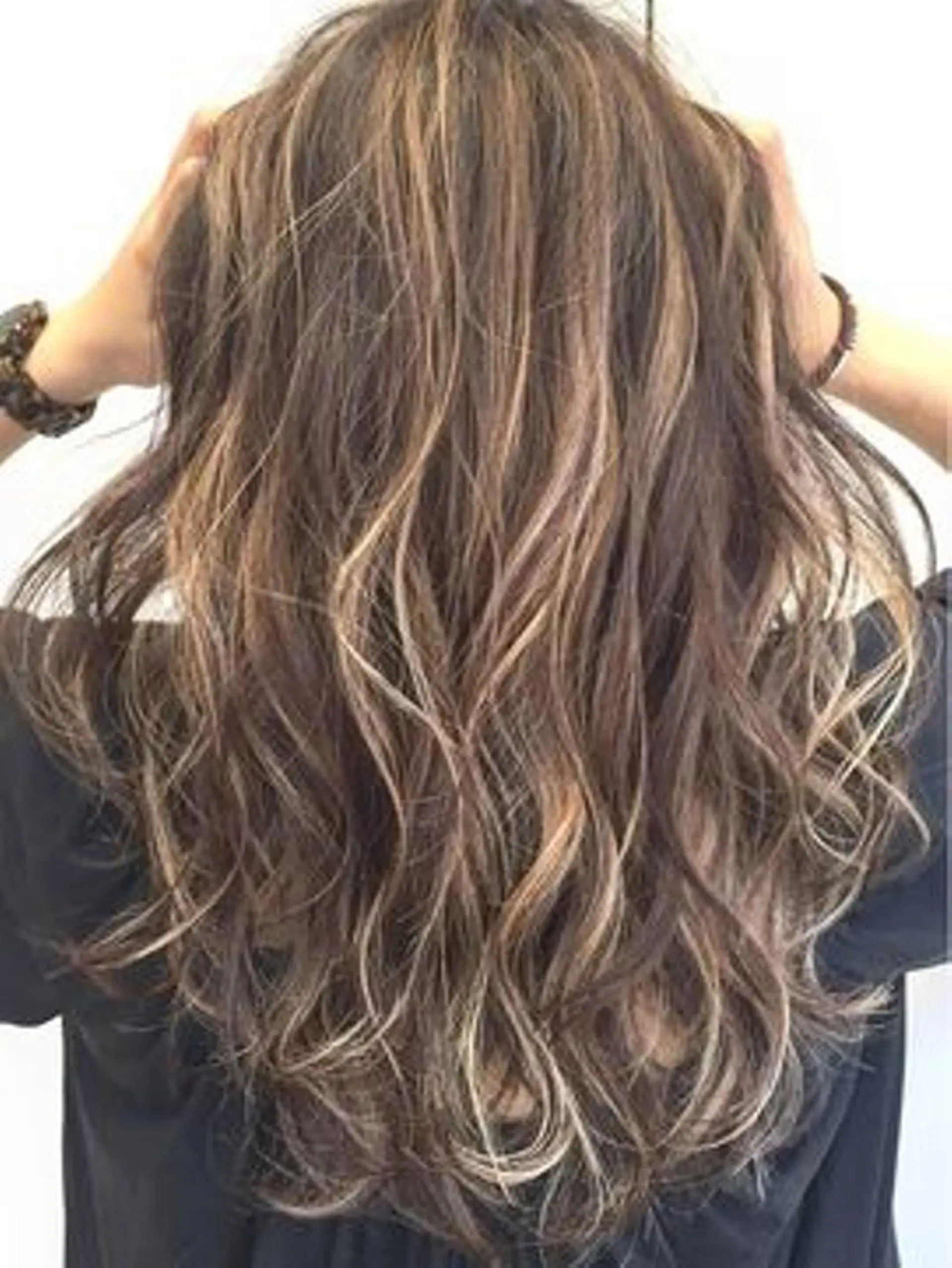 セミロング カラー 松戸　レイヤーカット 野口　康太郎のヘアスタイル