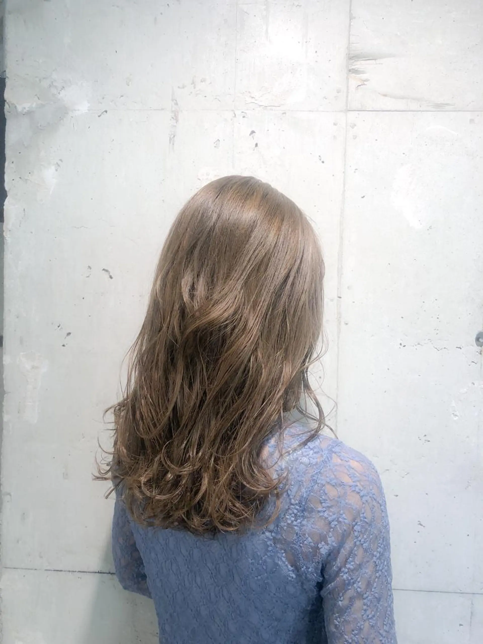 ロング カラー パーマ ヘアアレンジ メンズ キッズ ネイル マツエク・マツパ アッシュ ベージュカラー 透明感カラー 赤色 Rene'所属・当日予約⭕️ yuriのヘアスタイル