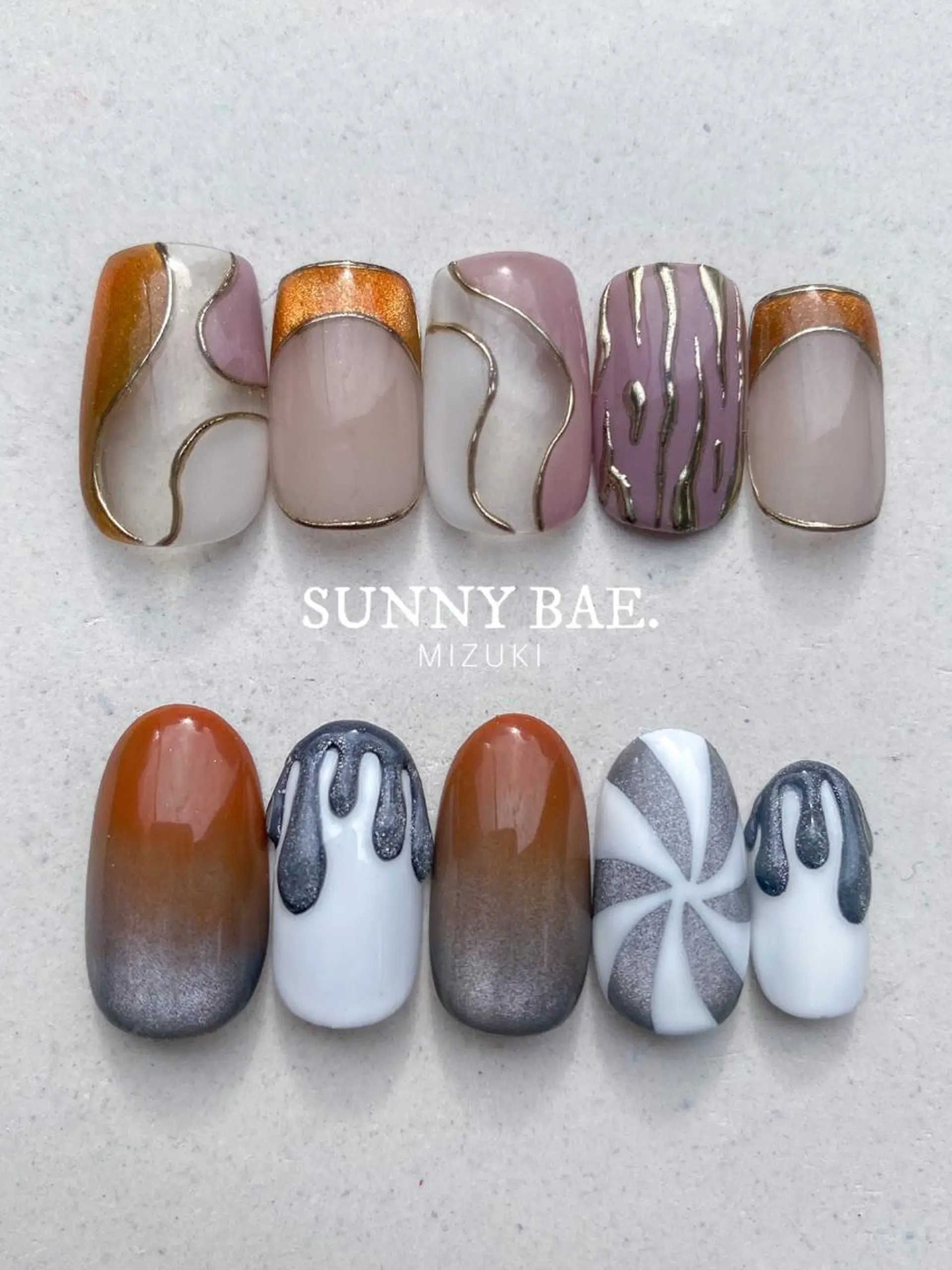 ネイル フレンチネイル ハロウィン マグネットネイル ミラーネイル SUNNY BAE. 🌼MIZUKIのネイルデザイン