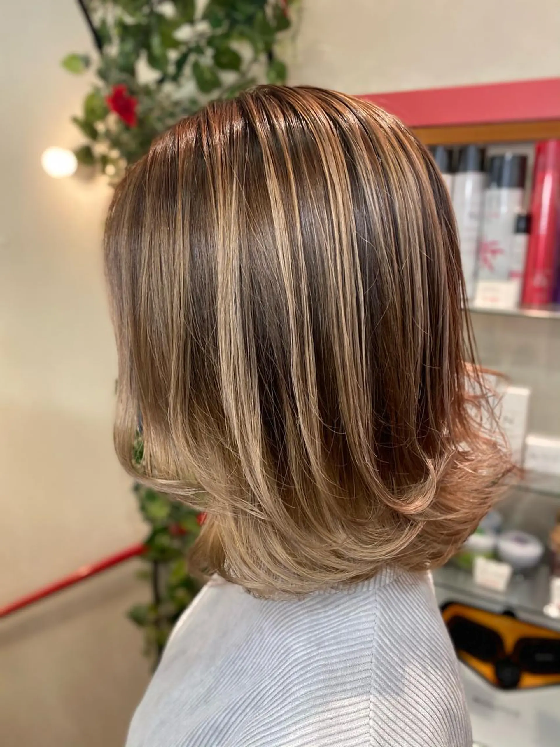 ミディアム レイヤーカット ヘアカラー ゆぴ☾‪/推しカラー /ハイトーンのヘアスタイル