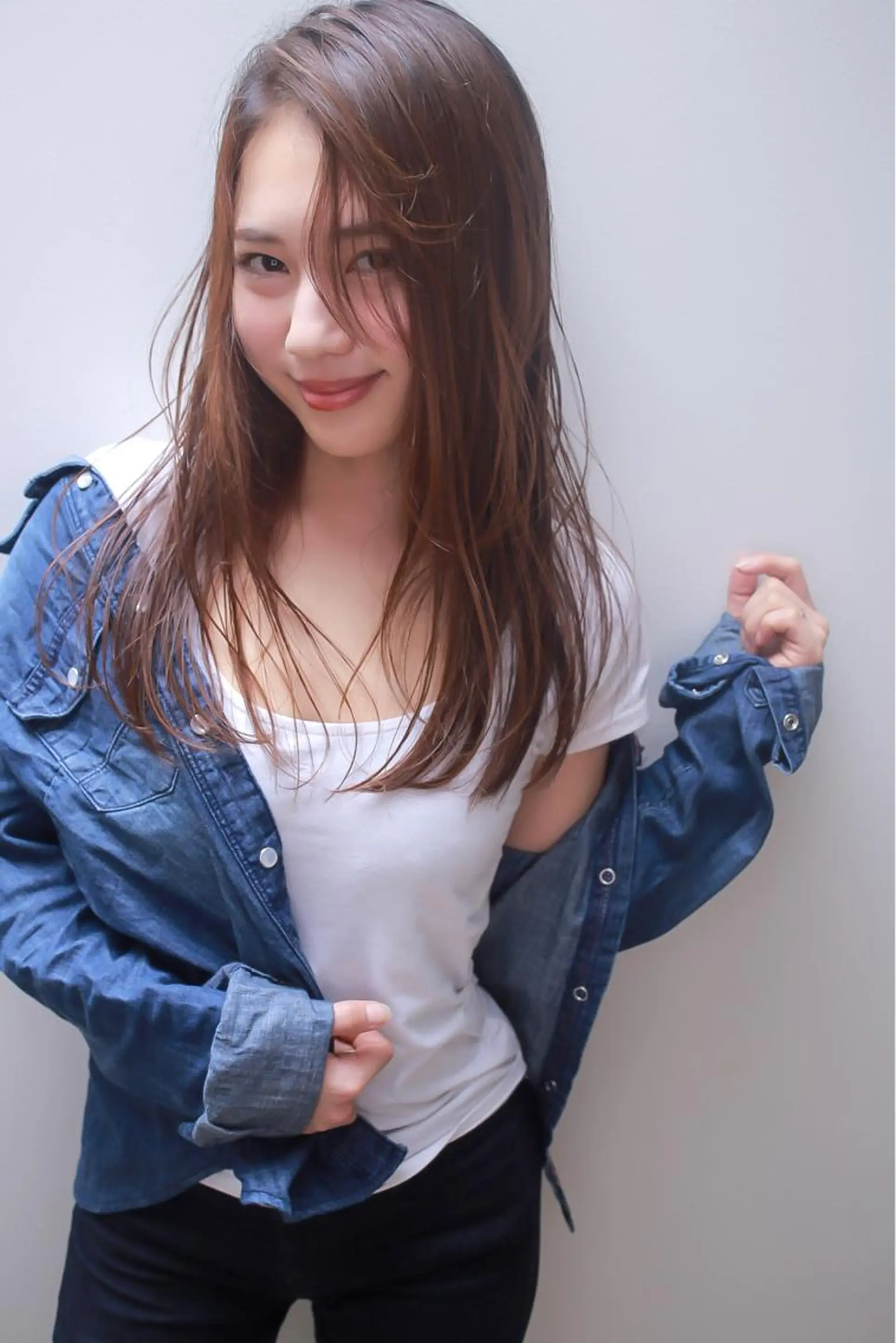 ロング カラー 伊藤 裕貴のヘアスタイル