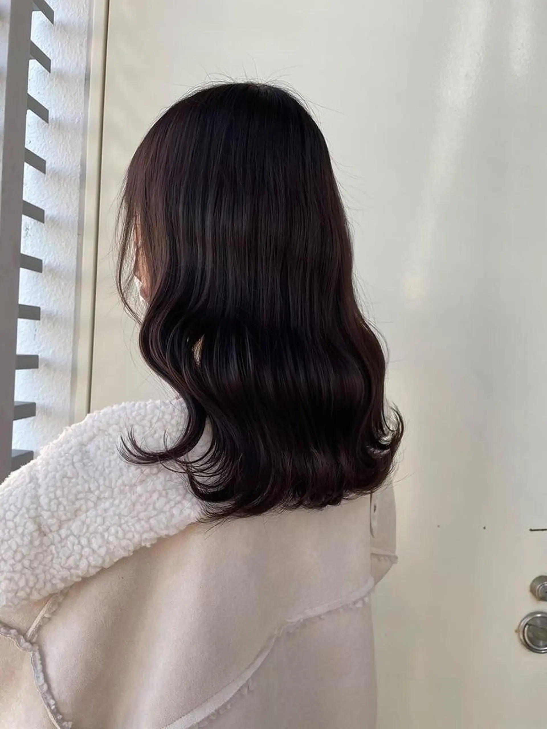 セミロング カラー カット ヘアカラー トリートメント 韓国🇰🇷レイヤー 映える顔周り🩷のヘアスタイル