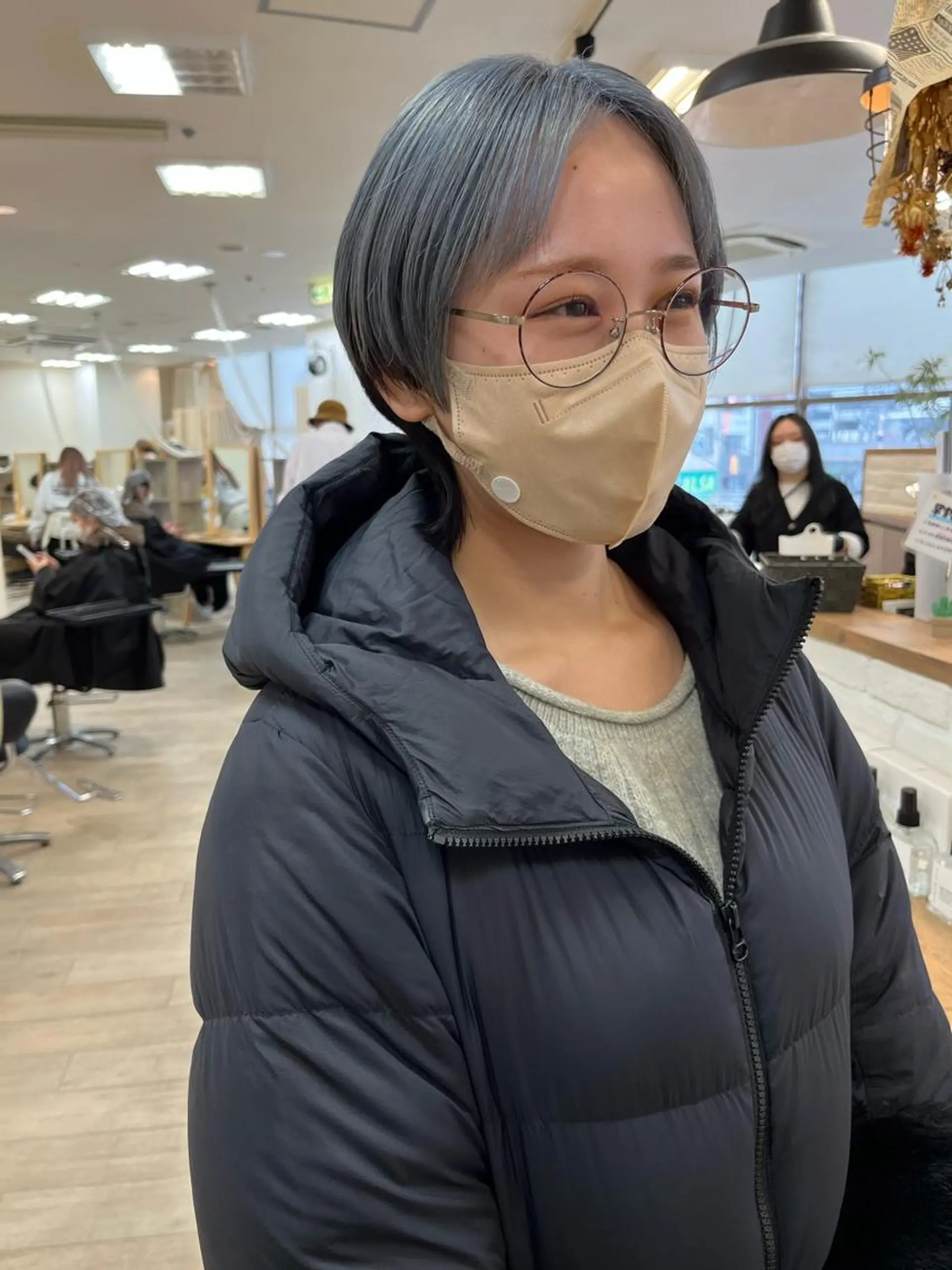 ショート カラー 切りっぱなしボブ ショートボブ ハンサムショート ブリーチ ブルーカラー カット ヘアカラー トリートメント 初めてのショート お任せください✂️のヘアスタイル