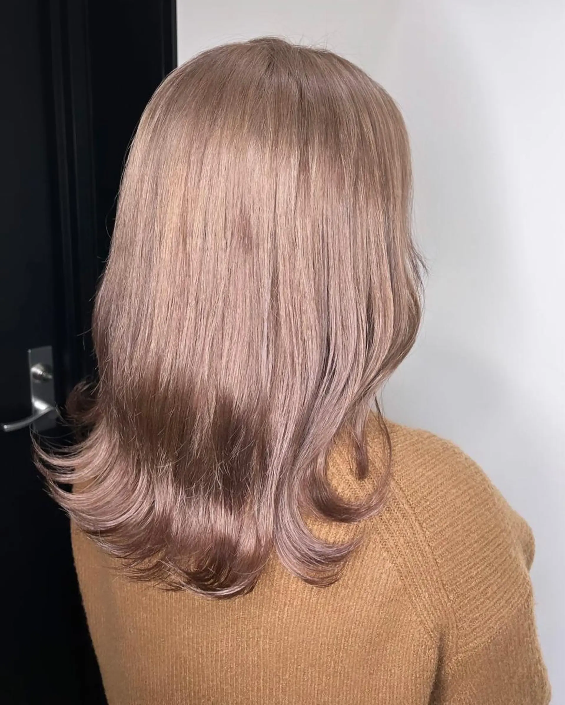 セミロング カラー ヘアアレンジ ヘアカラー ハイトーンカラー 🦋yuri🦋のヘアスタイル