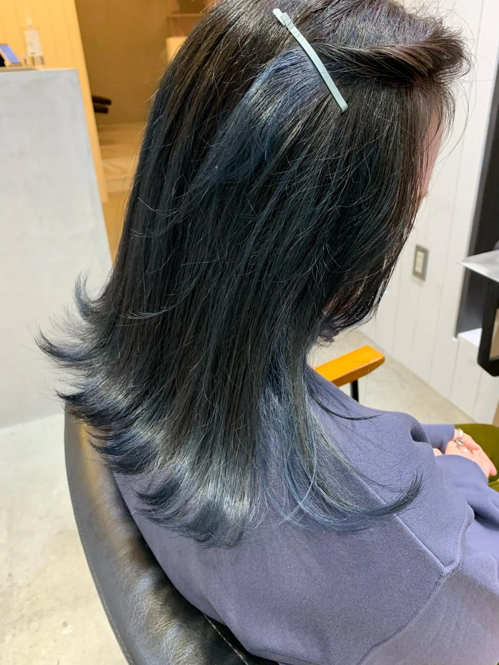 ミディアム カラー ヘアアレンジ 黒髪 ブルーカラー ブルーブラック グラデーションカラー ヘアカラー トリートメント ヒロミ/アレンジ/ アンニュイ/透け感のヘアスタイル