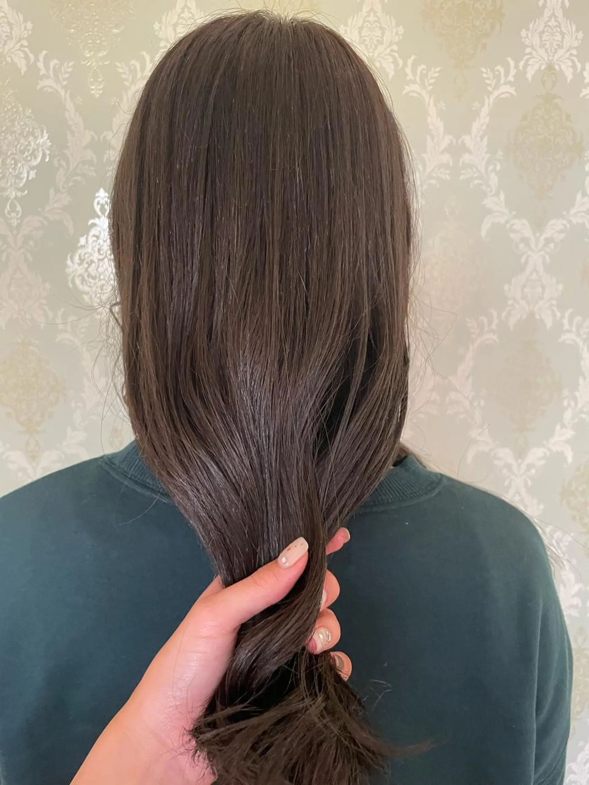 ロング カラー ブリーチ 透明感カラー ブリーチなしカラー オリーブカラー EARTH中島 秋桜久のヘアスタイル