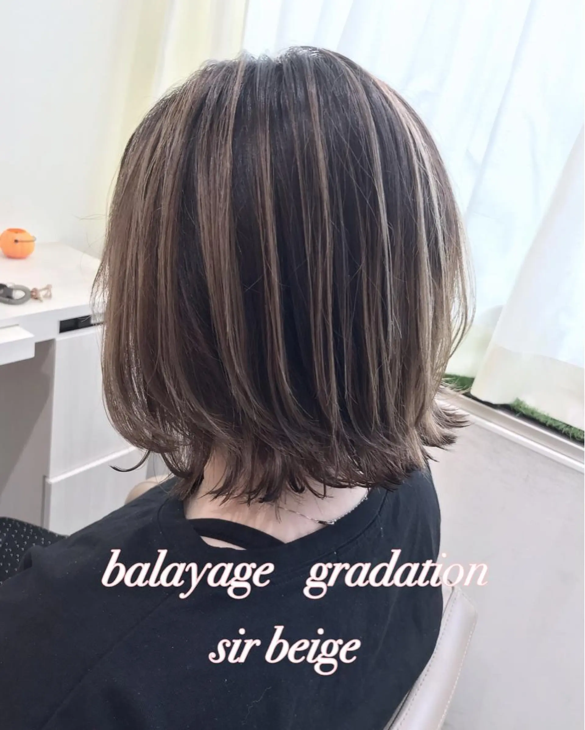 ショート カラー バレイヤージュ ベージュカラー グラデーションカラー レイヤーカット カット ヘアカラー 山崎俊輔/髪質改善 /バレイヤージュのヘアスタイル