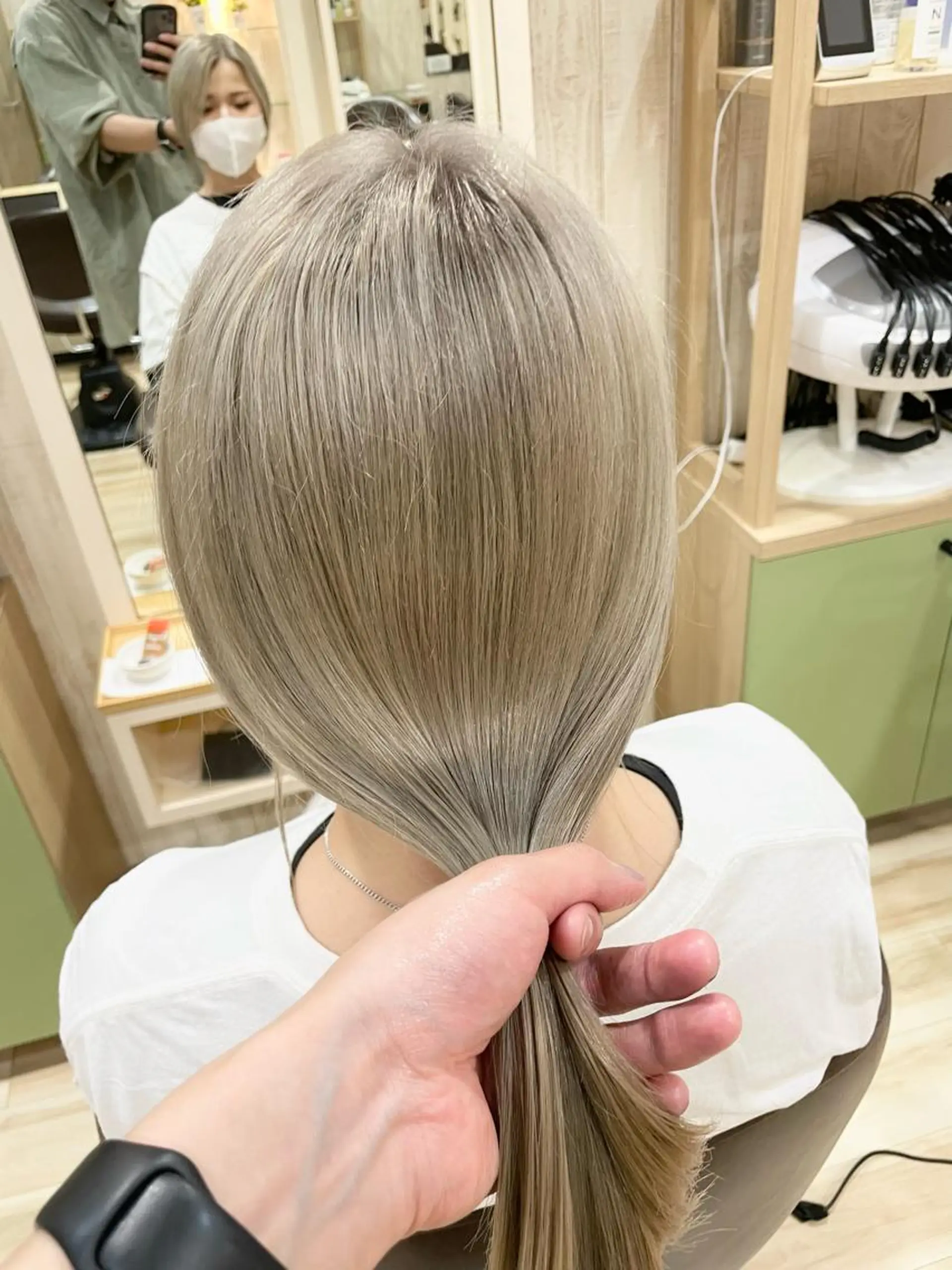 セミロング カラー 🌈派手髪ハイトーン 🌈鈴木亮太🌈のヘアスタイル