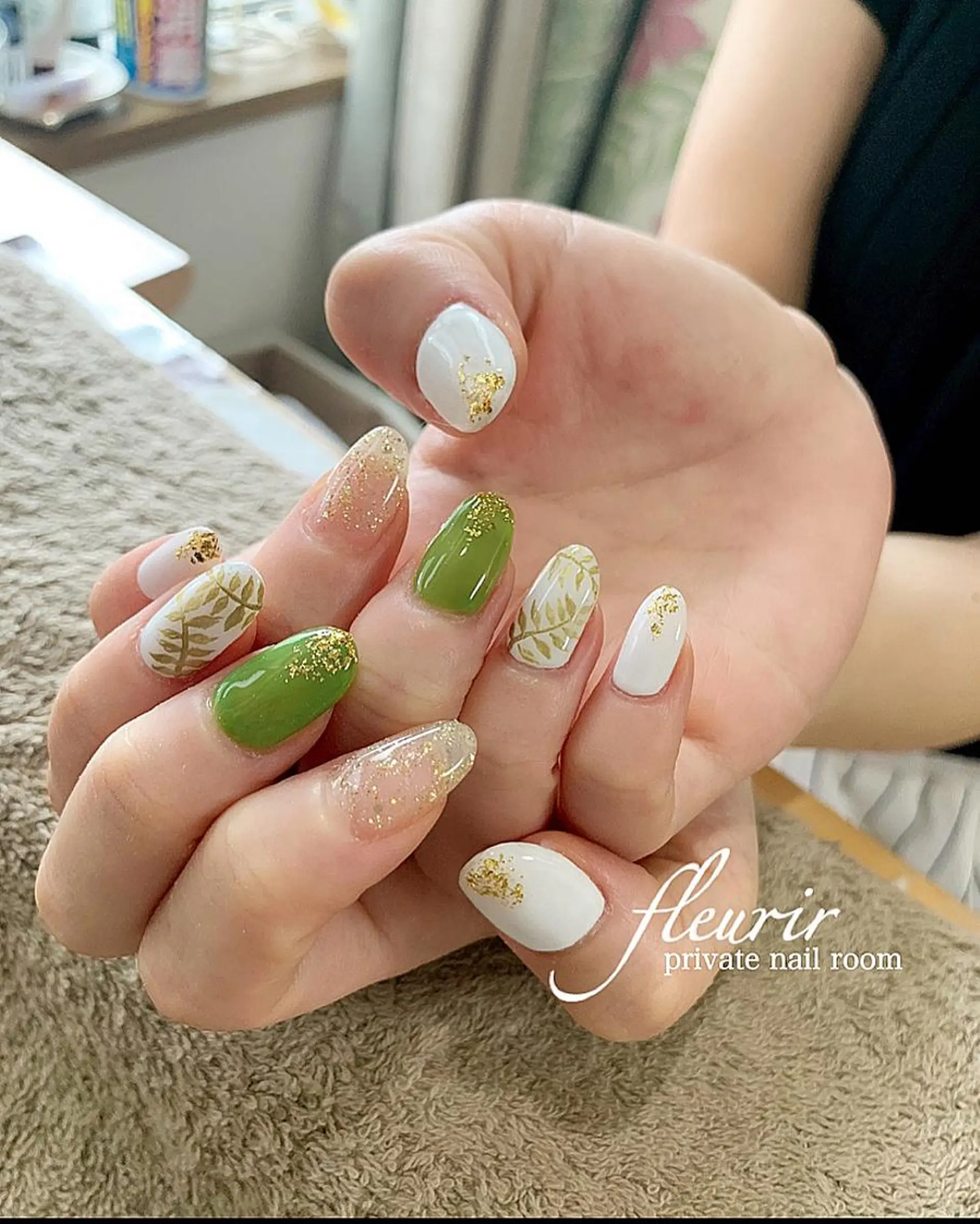 ネイル アートネイル ゴールド グリーン フルリール 【プライベートサロンのネイルデザイン