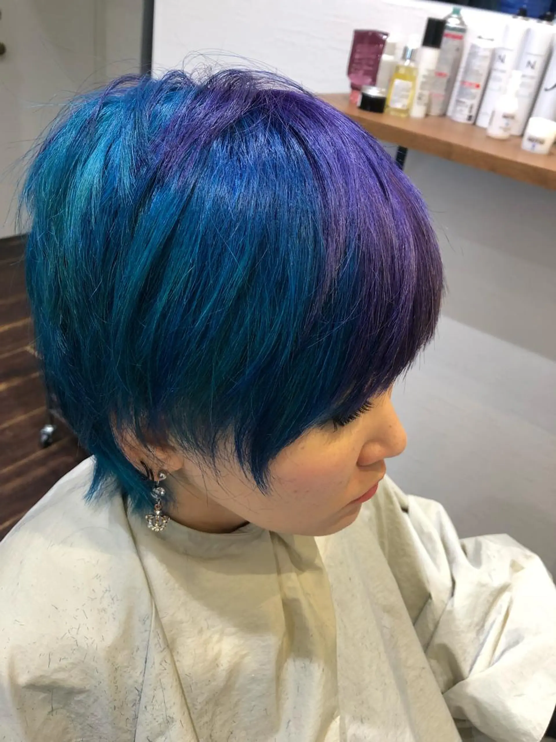 ショート カラー ブルーカラー 皆巳 達郎のヘアスタイル