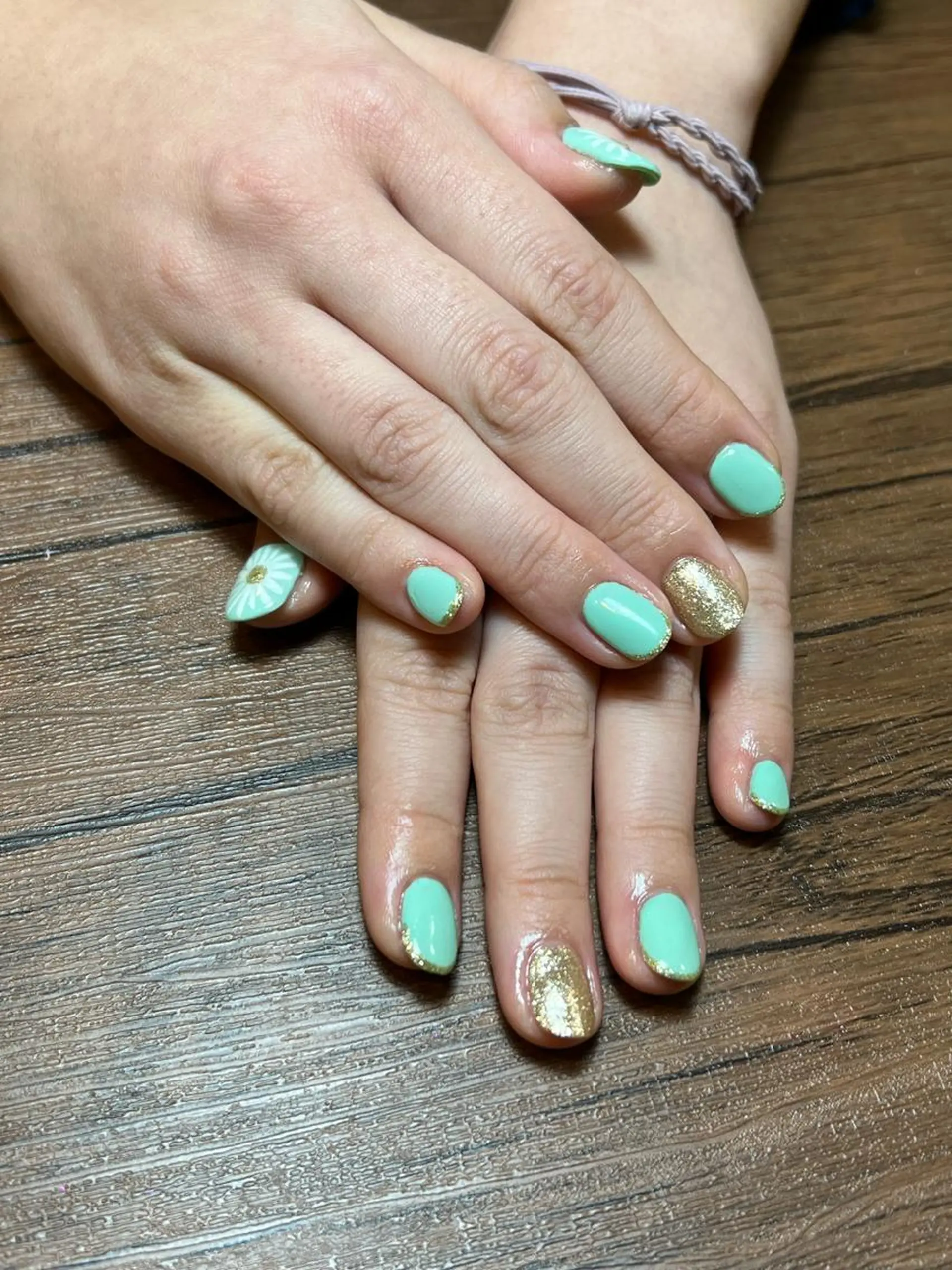 ネイル フレンチネイル ハンドネイル HENRIETTA NAILSALONのネイルデザイン