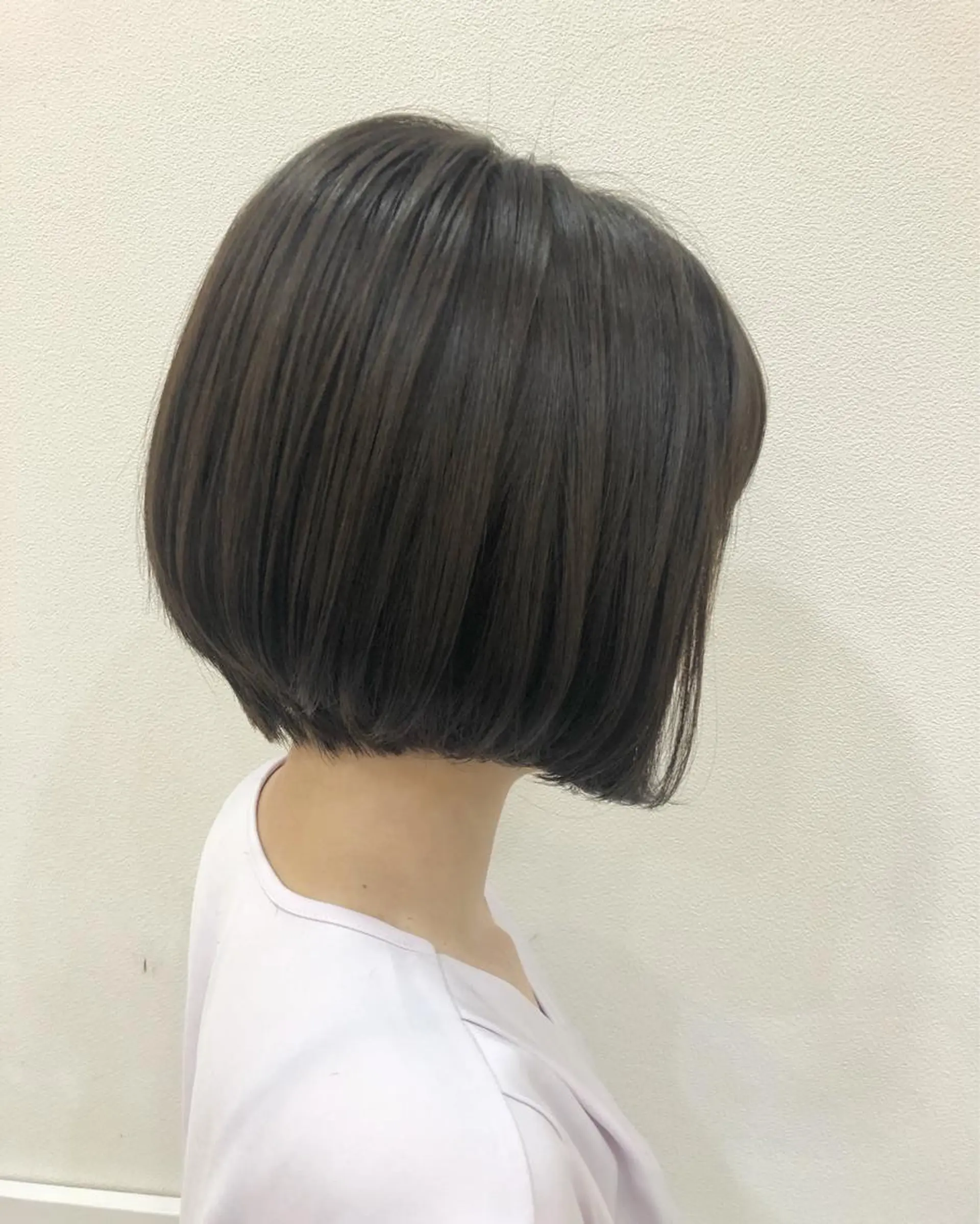 ショート カラー パーマ カット ヘアカラー 内田温子大人女性 ハイライト、ボブのヘアスタイル