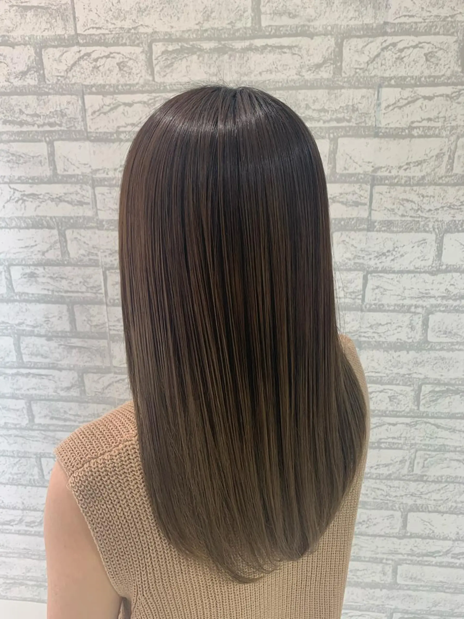 セミロング デザインカラー、艶髪 大塚　耕平のヘアスタイル