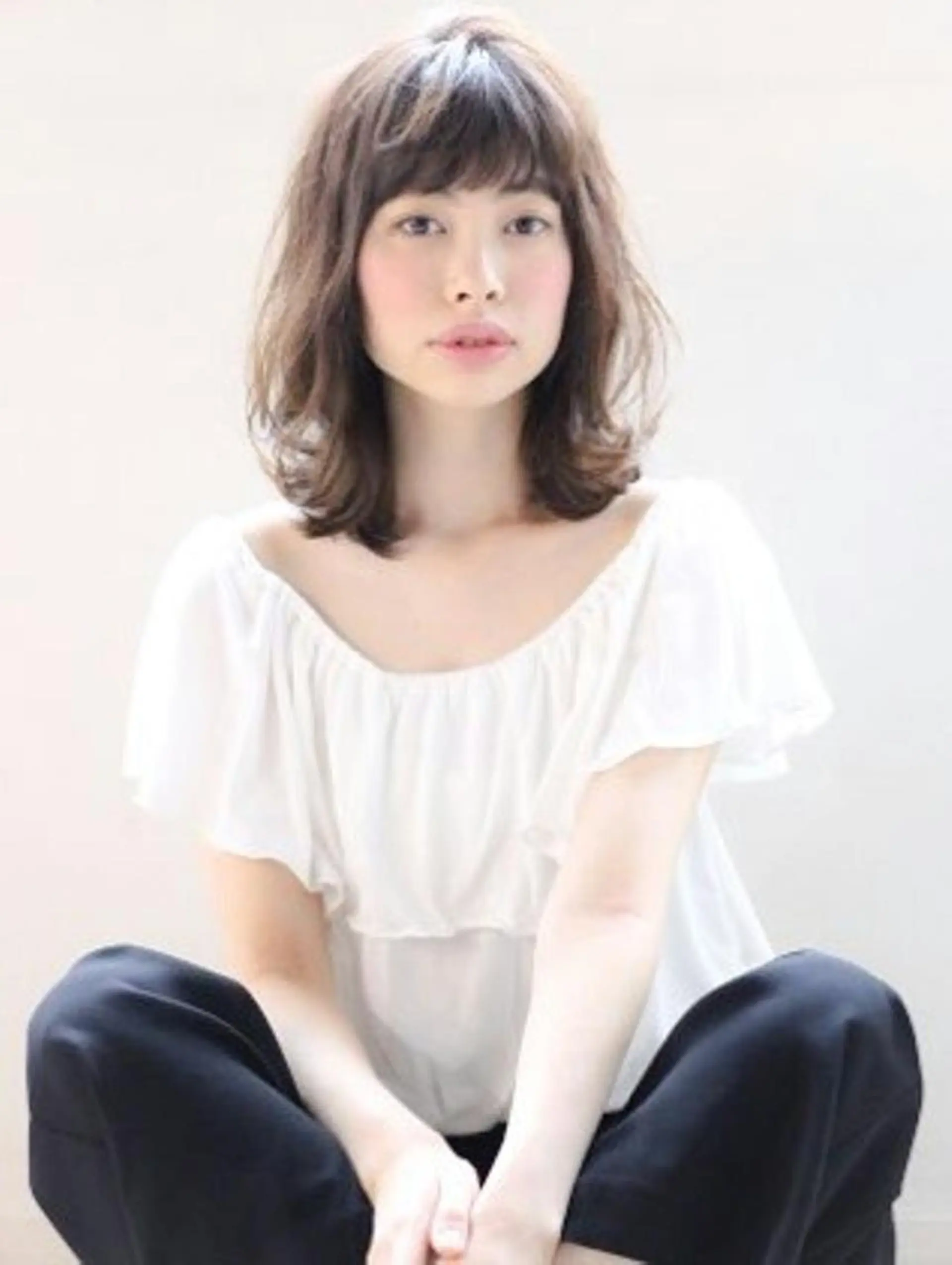 ミディアム セミロング 鎌倉 彩のヘアスタイル
