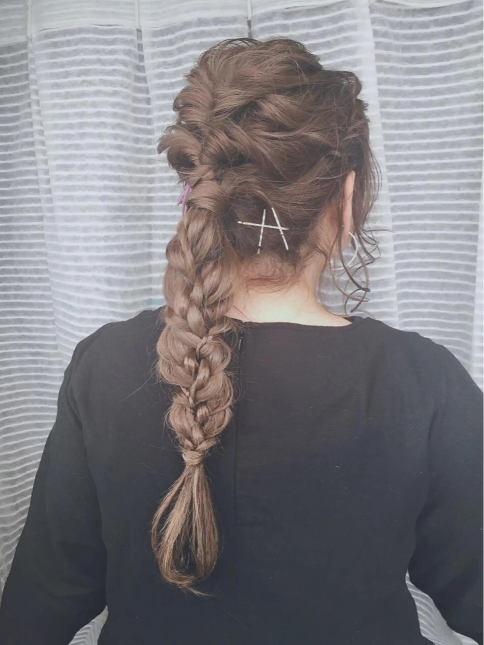 ヘアアレンジ ポニーテール maco 艶感ハイトーン🦋のヘアスタイル
