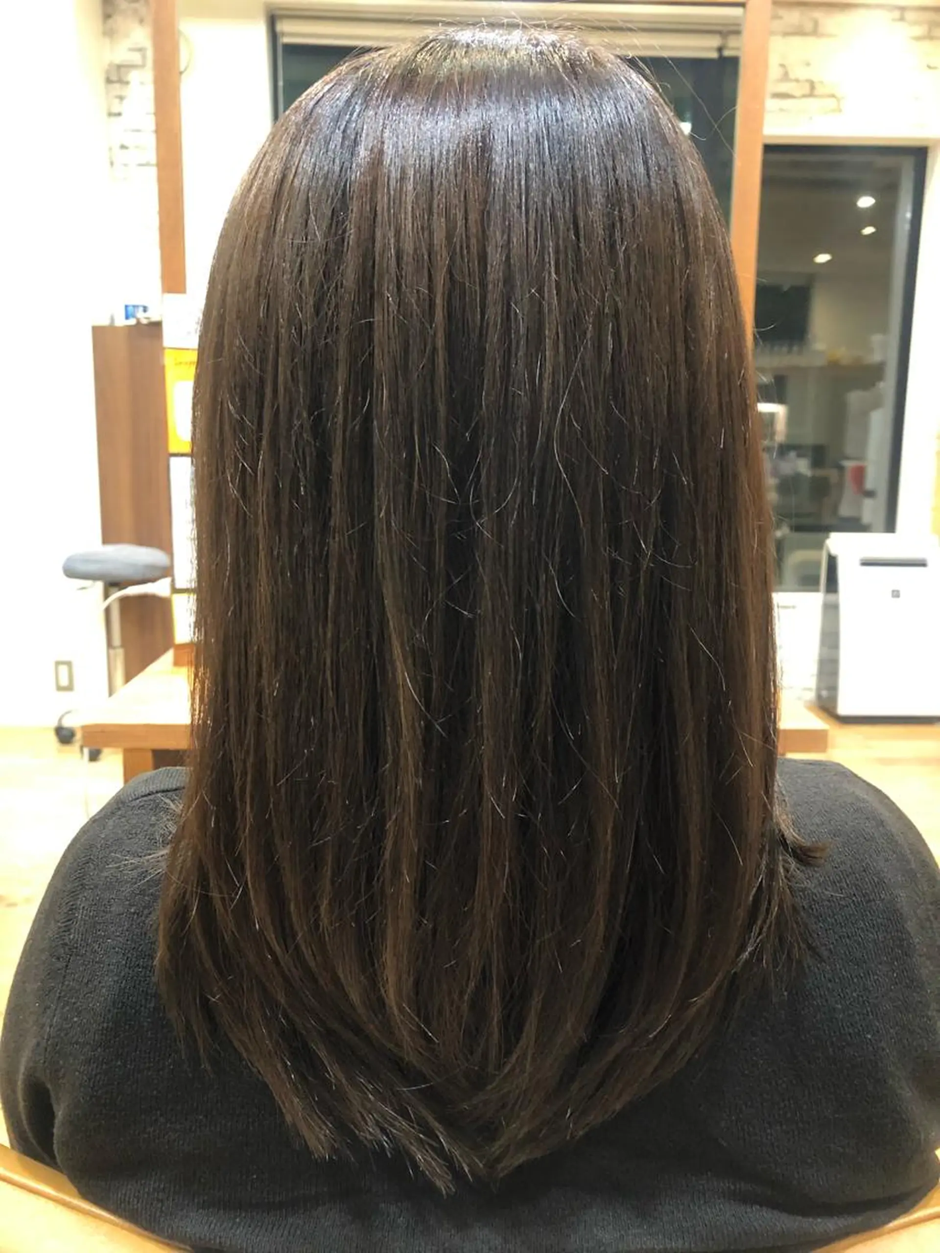 ミディアム カラー 山本　恵 (やまもと  けい)のヘアスタイル