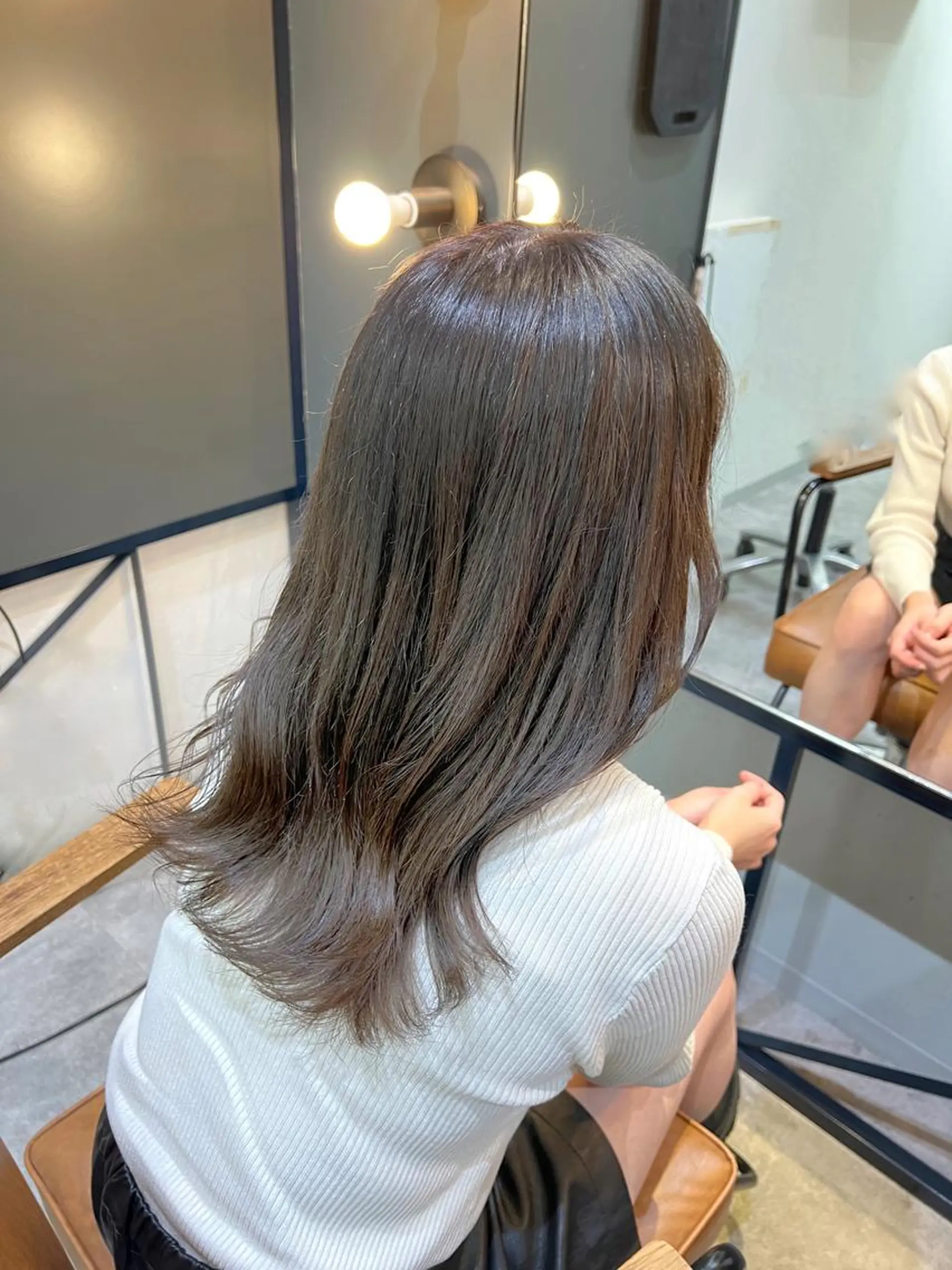 セミロング カラー ノイシキ サキのヘアスタイル