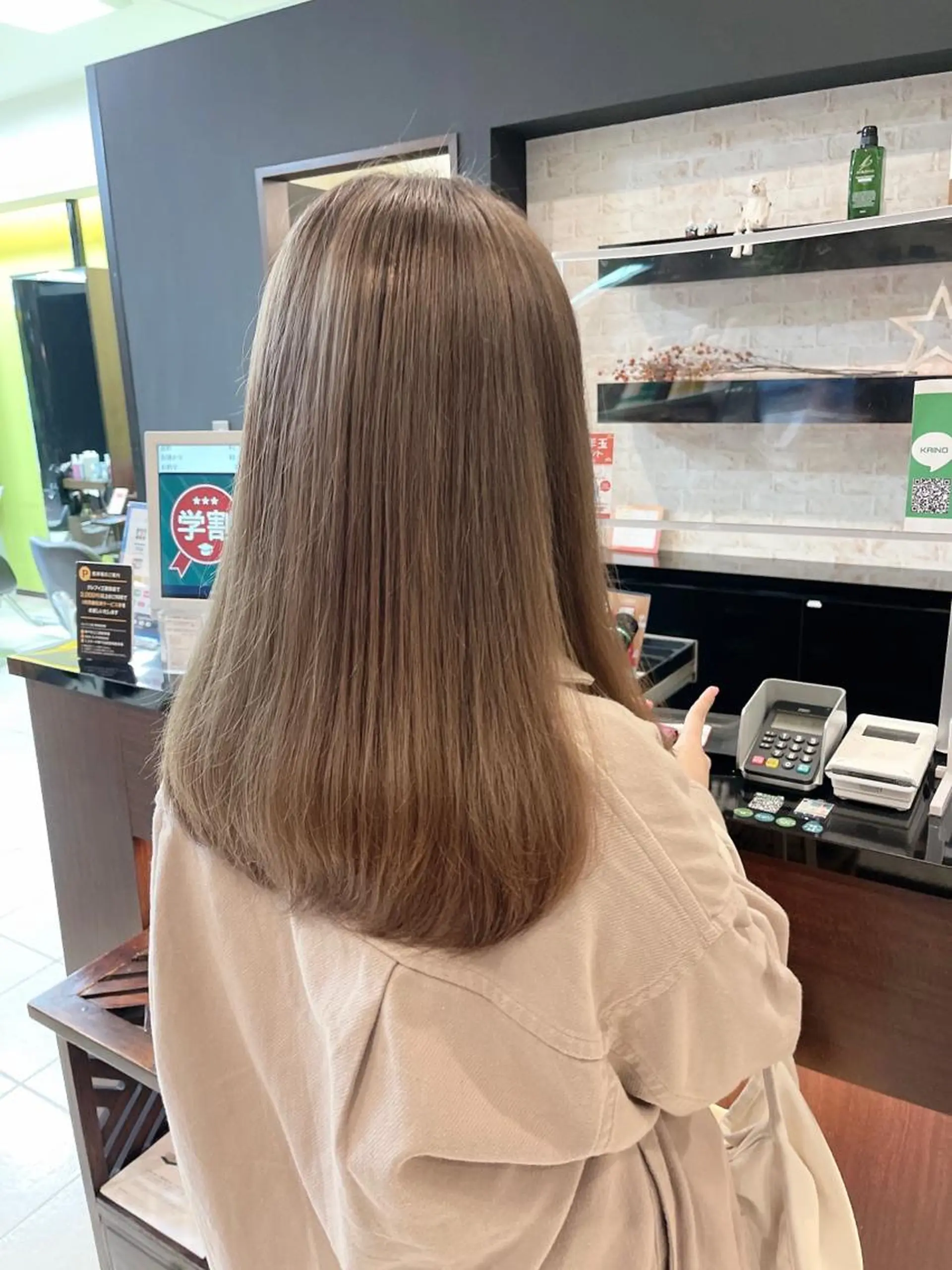 ロング カラー ベージュカラー ミルクティーベージュ Kamie みかじりのヘアスタイル