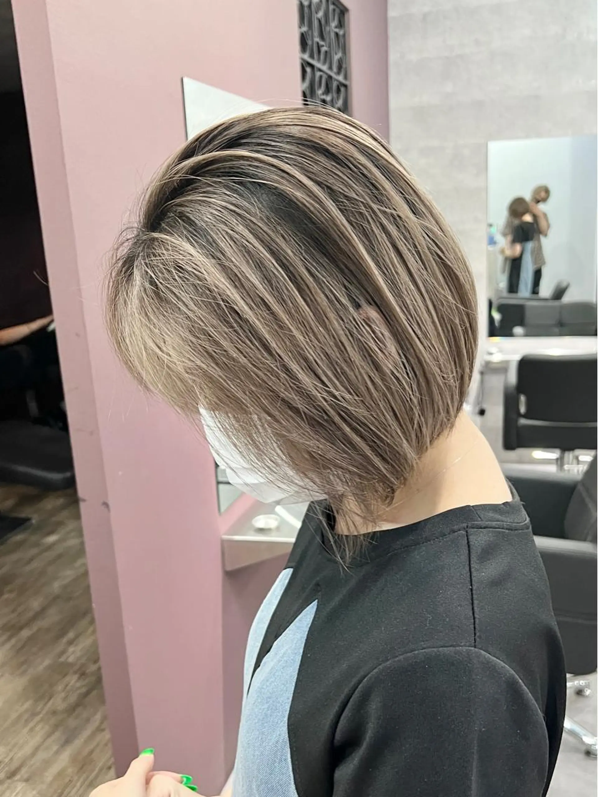 ショート カラー バレイヤージュ レイヤーカット ショートヘア Via officialのヘアスタイル