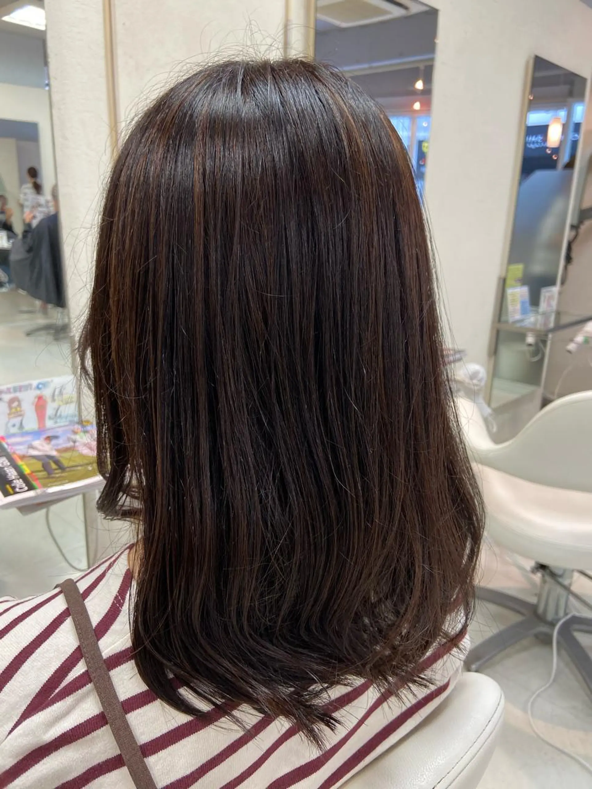 ミディアム カラー ブリーチ ハイライトカラー ハイライト レイヤーカット 菊地 美憂のヘアスタイル