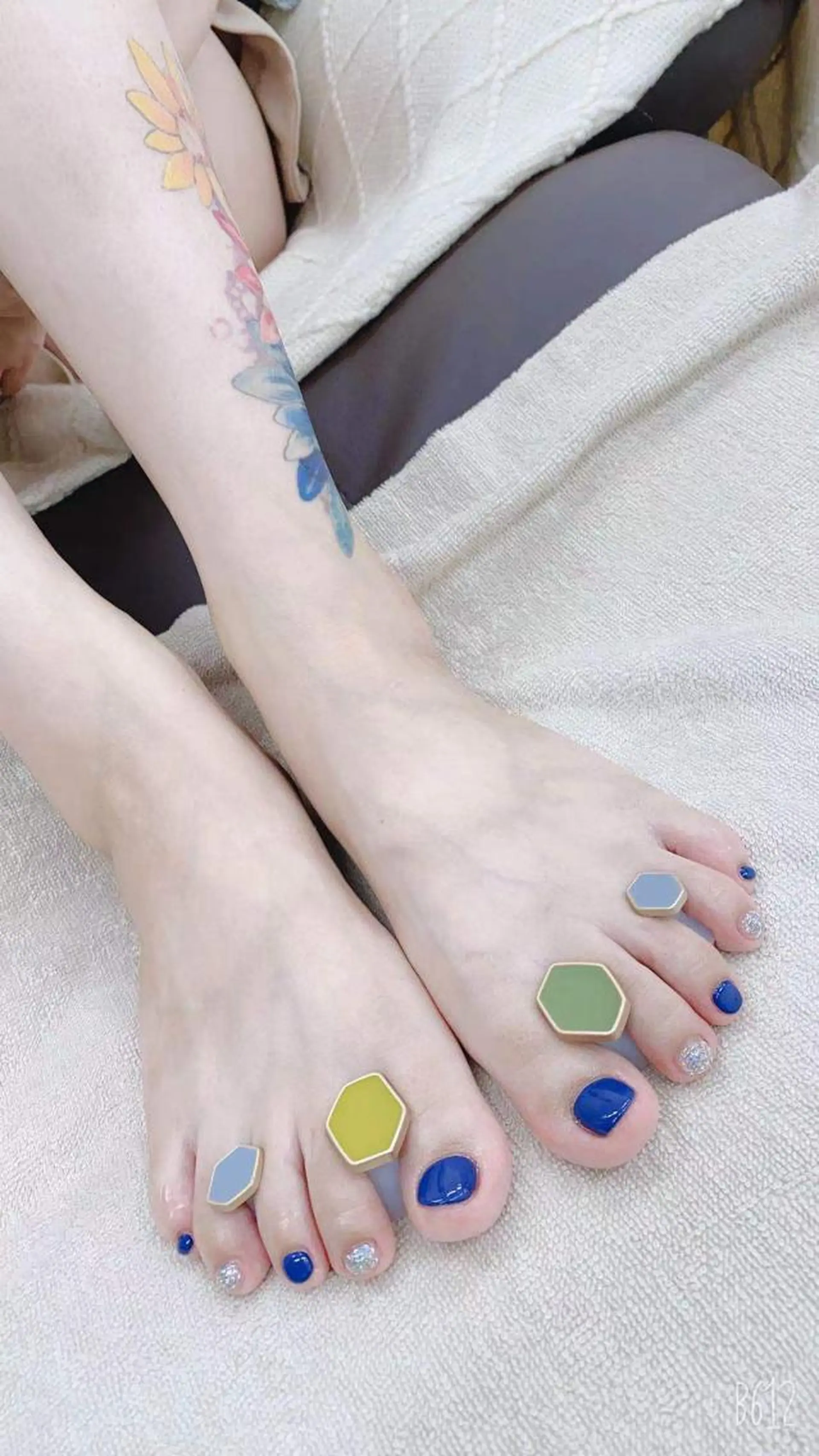 ネイル フットネイル ワンカラーネイル Romine アイラッシュ&ネイルのマツエク・マツパデザイン