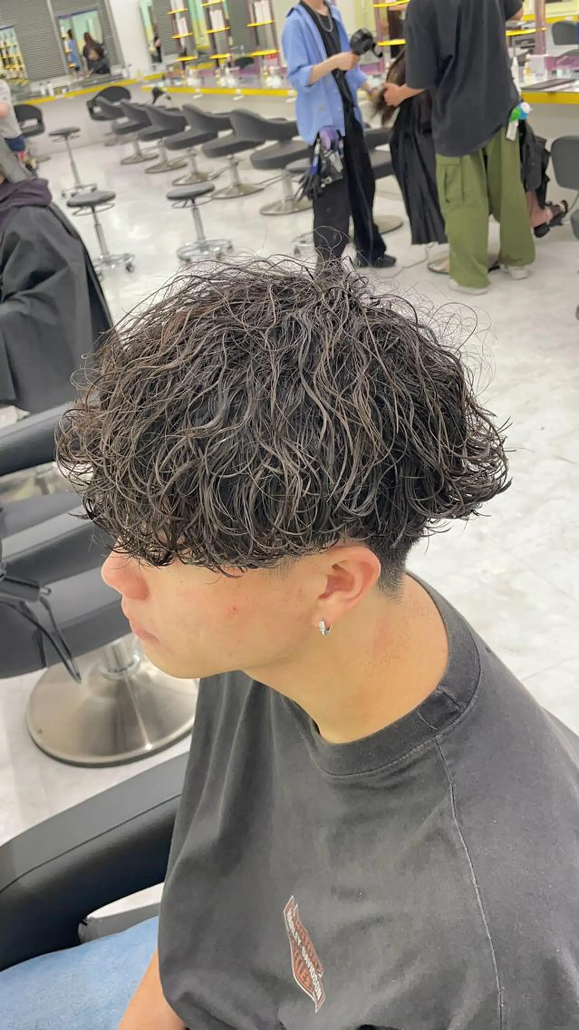 ミディアム パーマ ヘアアレンジ メンズ 顔まわりカット の達人のヘアスタイル