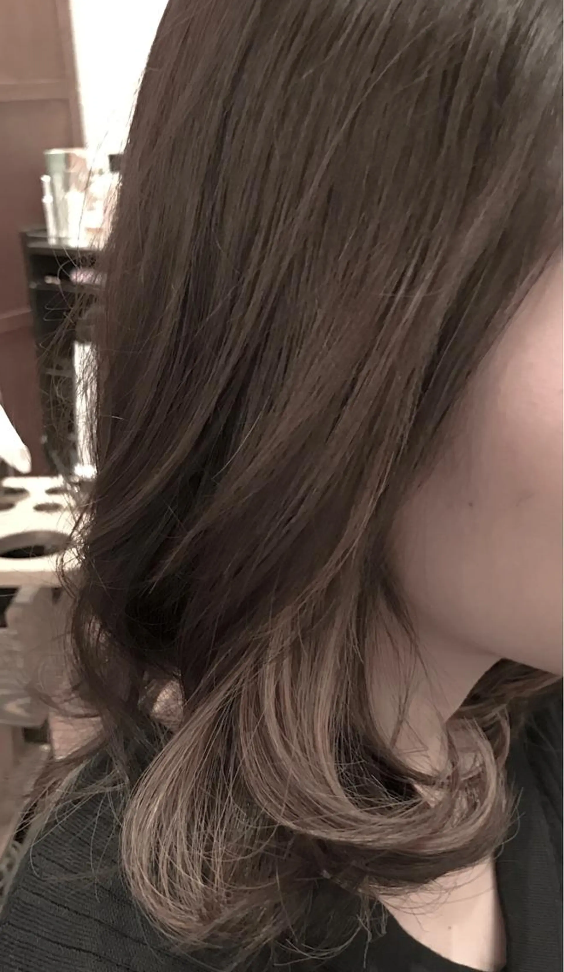 セミロング カラー アッシュ ベージュカラー ハイライトカラー インナーカラー 外国人風カラー 小森谷 亮太のヘアスタイル