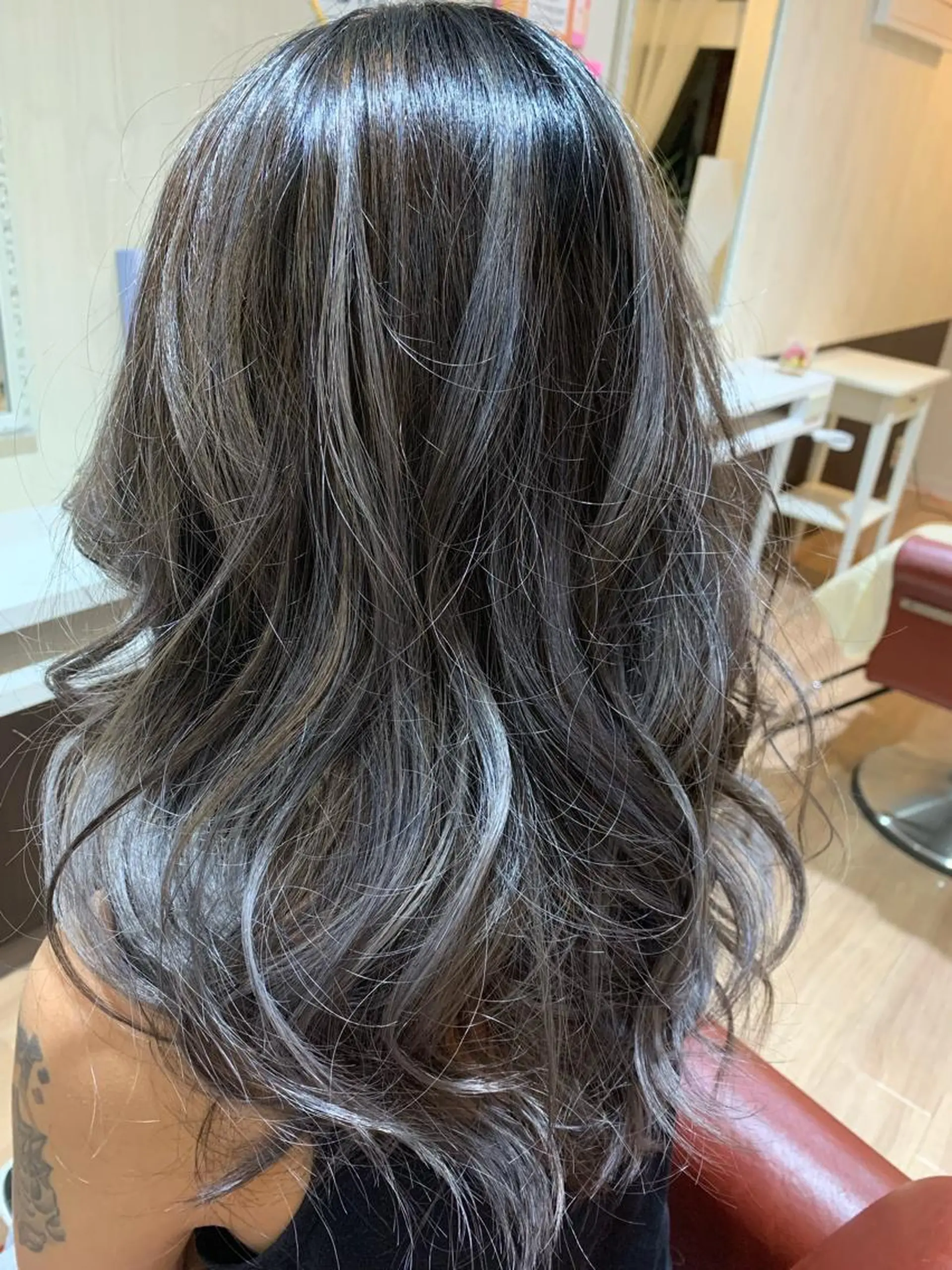 ロング カラー ハイライトカラー シルバー ハイライト hair & spa Nalu所属・hair & spa Naluのヘアスタイル