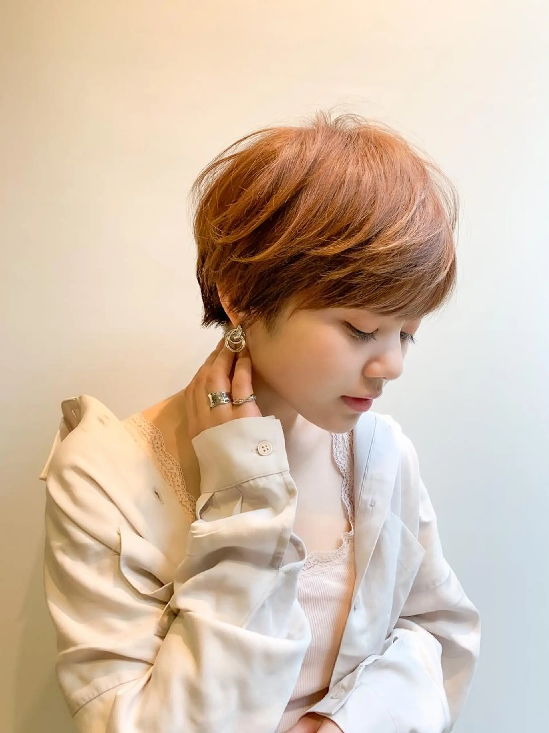 ショート 切りっぱなしボブ ハンサムショート ボブ ハイライト 韓国風ヘア ヘアカラー トリートメント ショート/縮毛矯正 /大宮/惇平のヘアスタイル