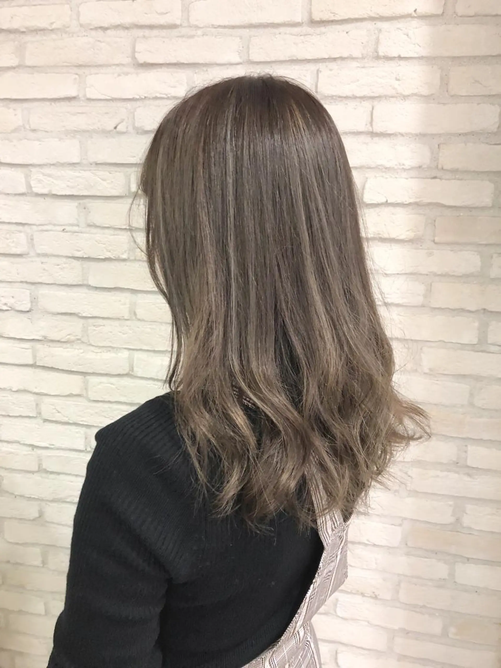 ミディアム カラー グレージュ ハイライトカラー ハイライト HAUS 片山みほのヘアスタイル