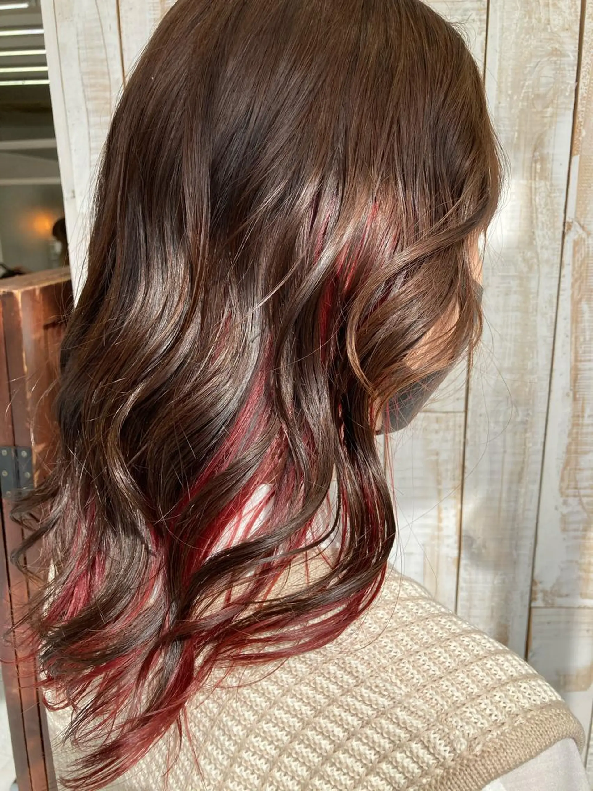 セミロング カラー インナーカラー ピンクカラー レッドカラー 岩崎 裕司のヘアスタイル