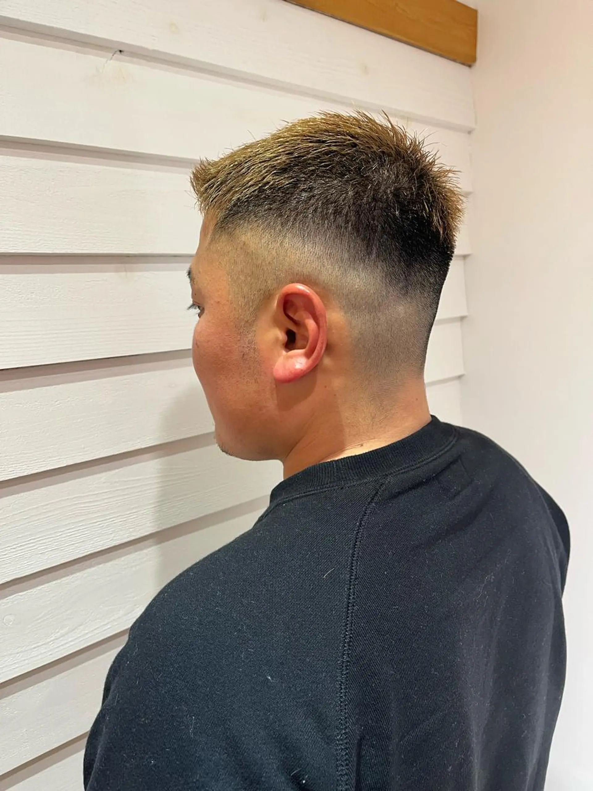 ショート カラー メンズ フェードカット メンズハイライト メンズメッシュ メンズパーマ ハイライトカラー カット ヘアカラー AVANCE.難波 店長 松元のヘアスタイル