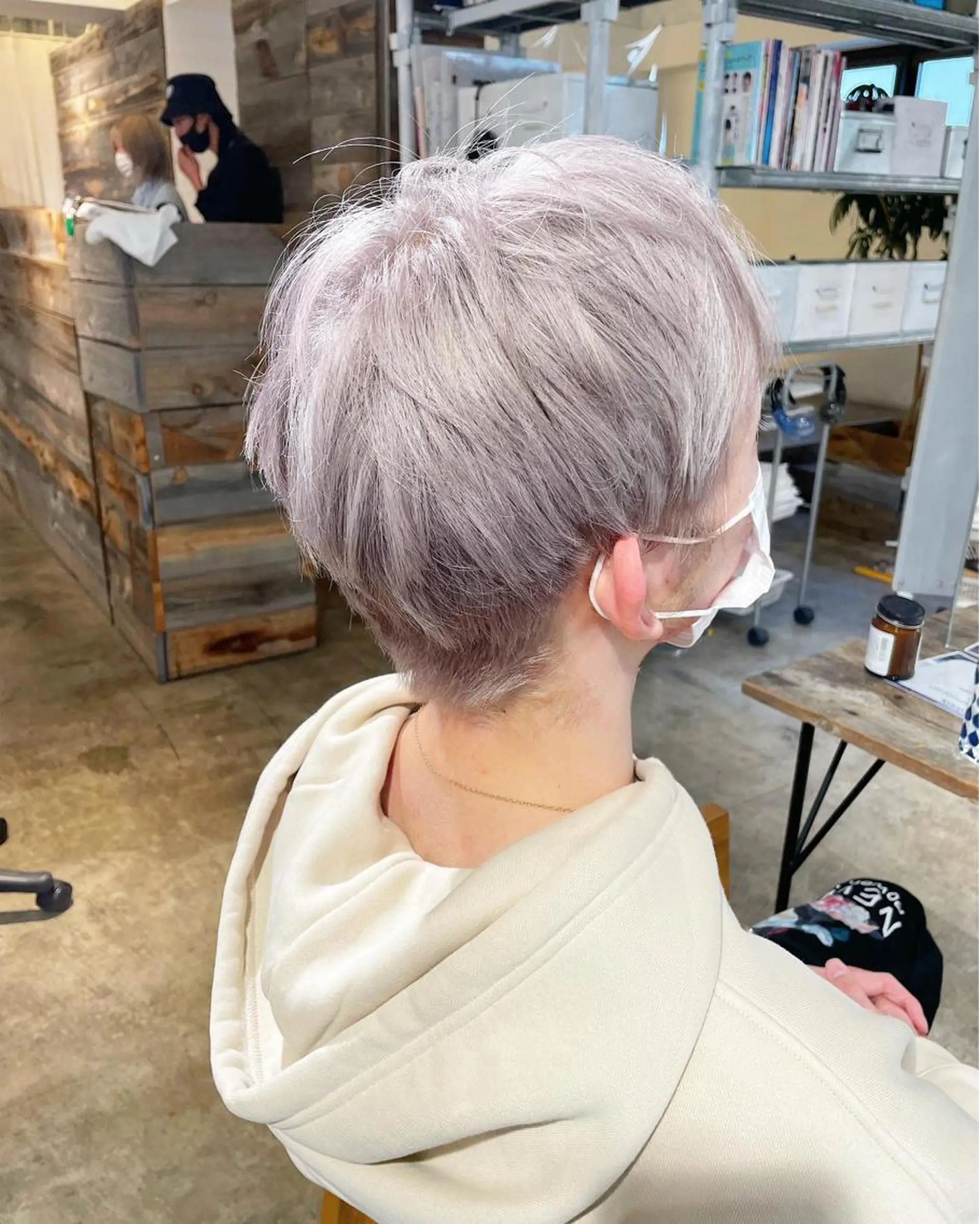 ショート カラー メンズ パープルカラー シルバー ヘアカラー トリートメント ハイトーン/レイヤー /ケアブリーチ石川治のヘアスタイル