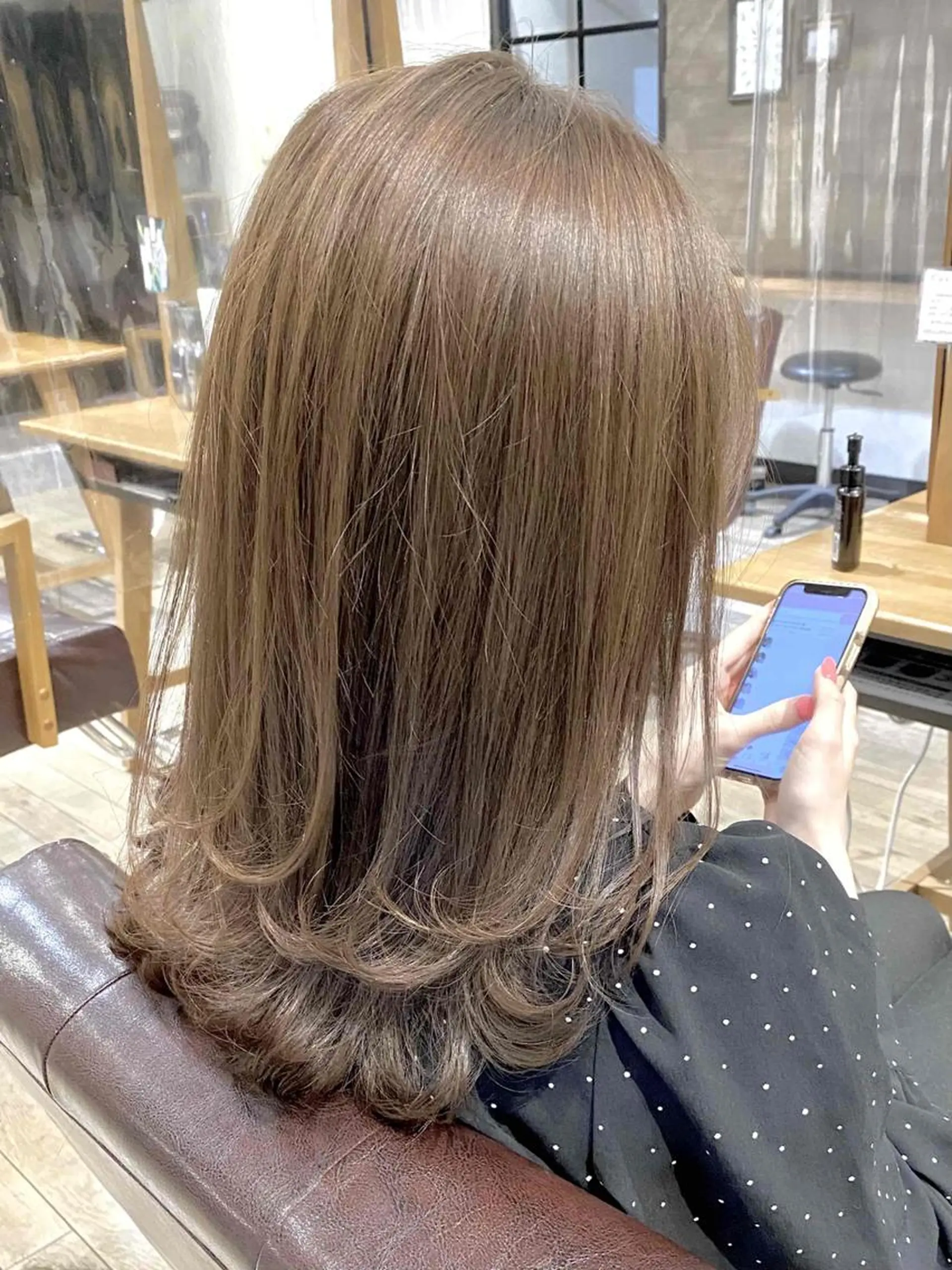 ミディアム カラー ベージュカラー グレージュ くびれヘア 伸ばしかけ 韓国風ヘア Neolive plus所属・前田 裕介のヘアスタイル