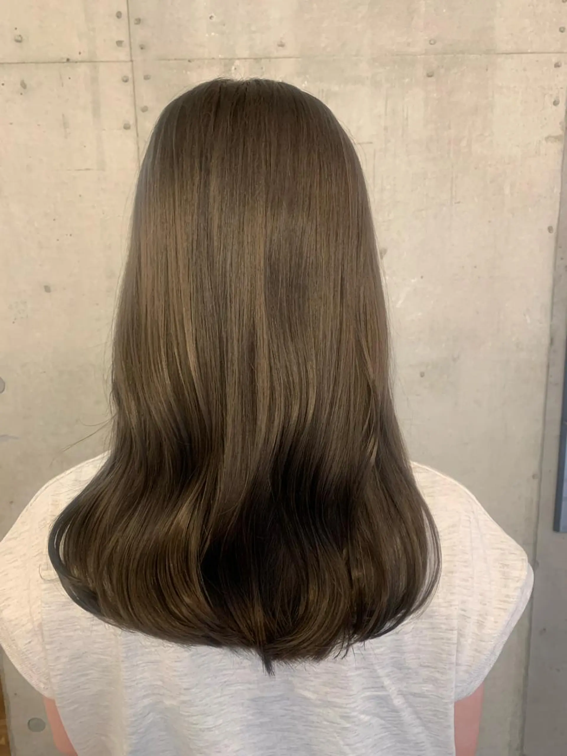 セミロング 🌷横浜/レイヤー /艶カラー🌷のヘアスタイル