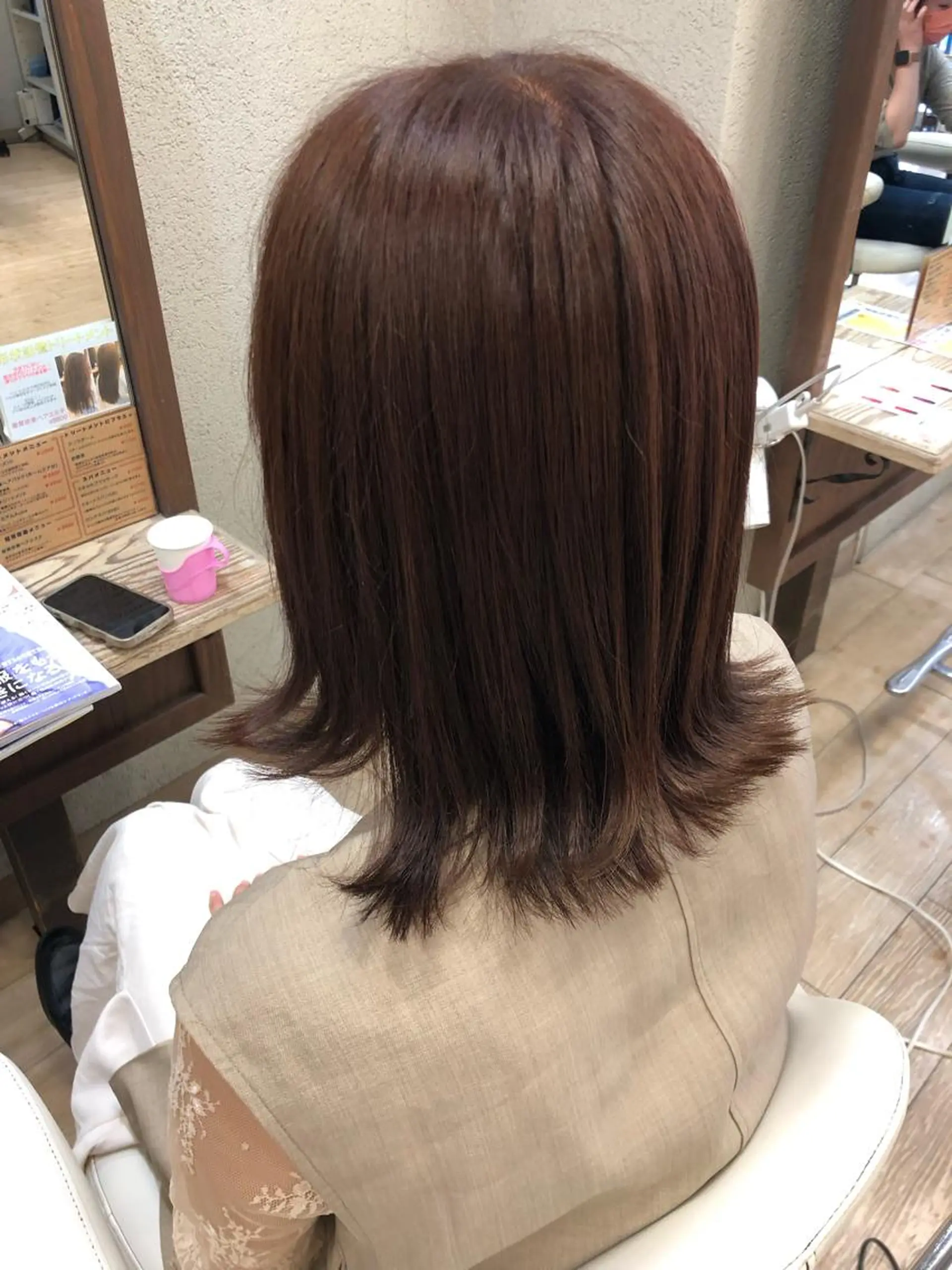 ミディアム カラー ブラウンカラー ピンクカラー ピンクブラウン カット ヘアカラー 阿部 美咲のヘアスタイル
