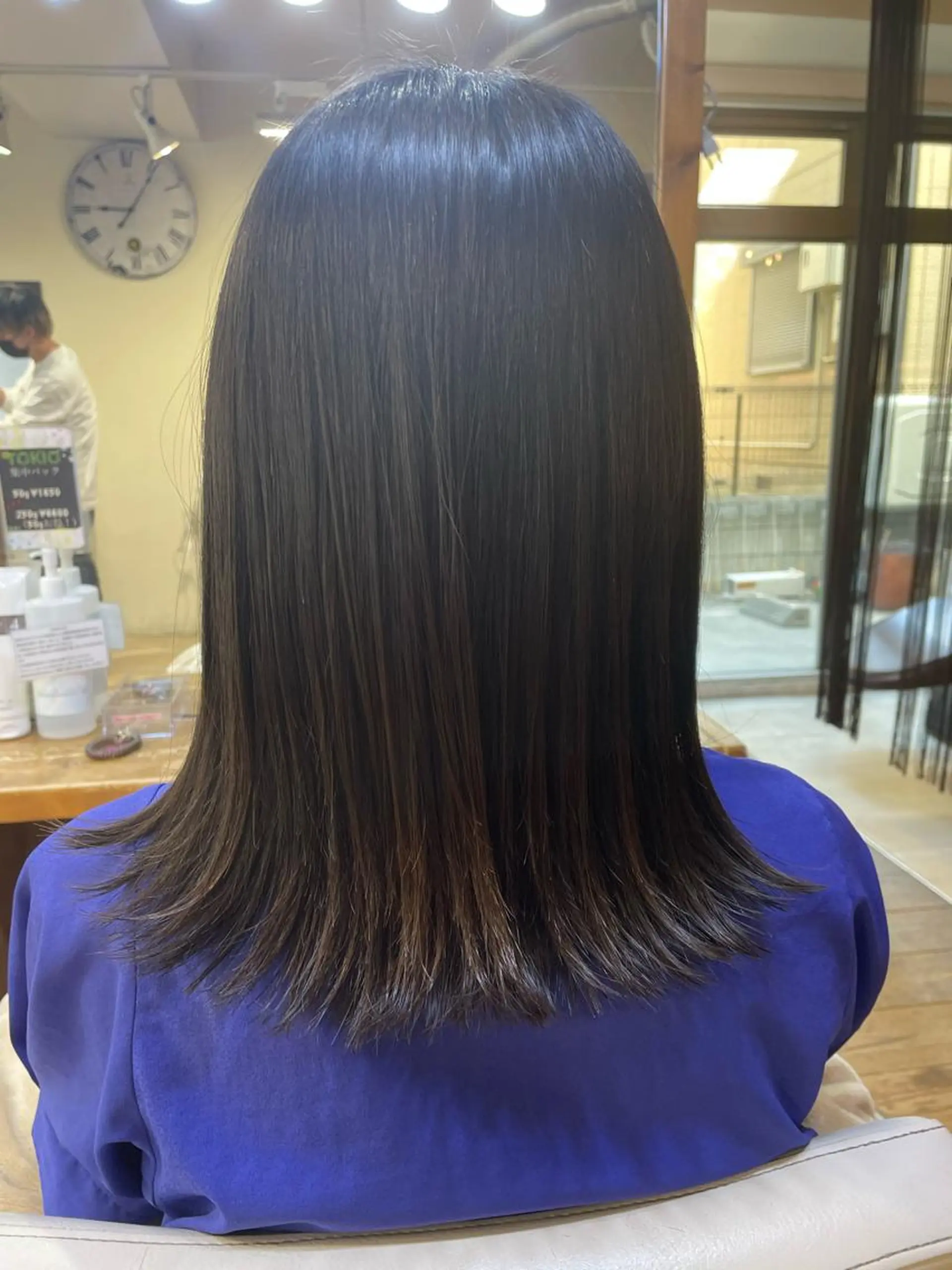 ミディアム 外ハネヘア 縮毛矯正 brote所属・山木 裕子のヘアスタイル