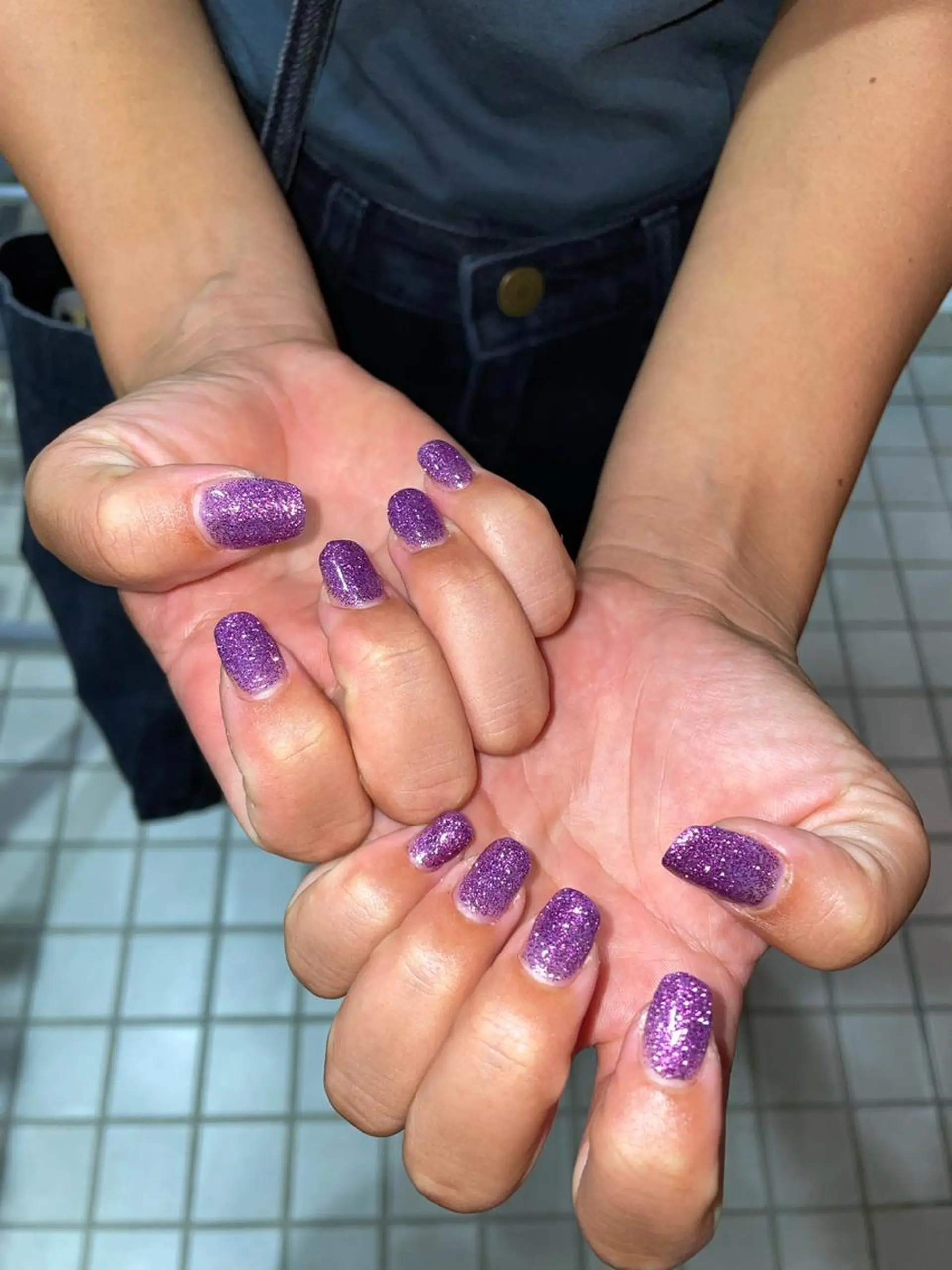 ネイル アートネイル キラキラネイル ラメ(グリッター) パープル ハンドネイル メンズ/艶髪/カラー サクラ🌸のヘアスタイル