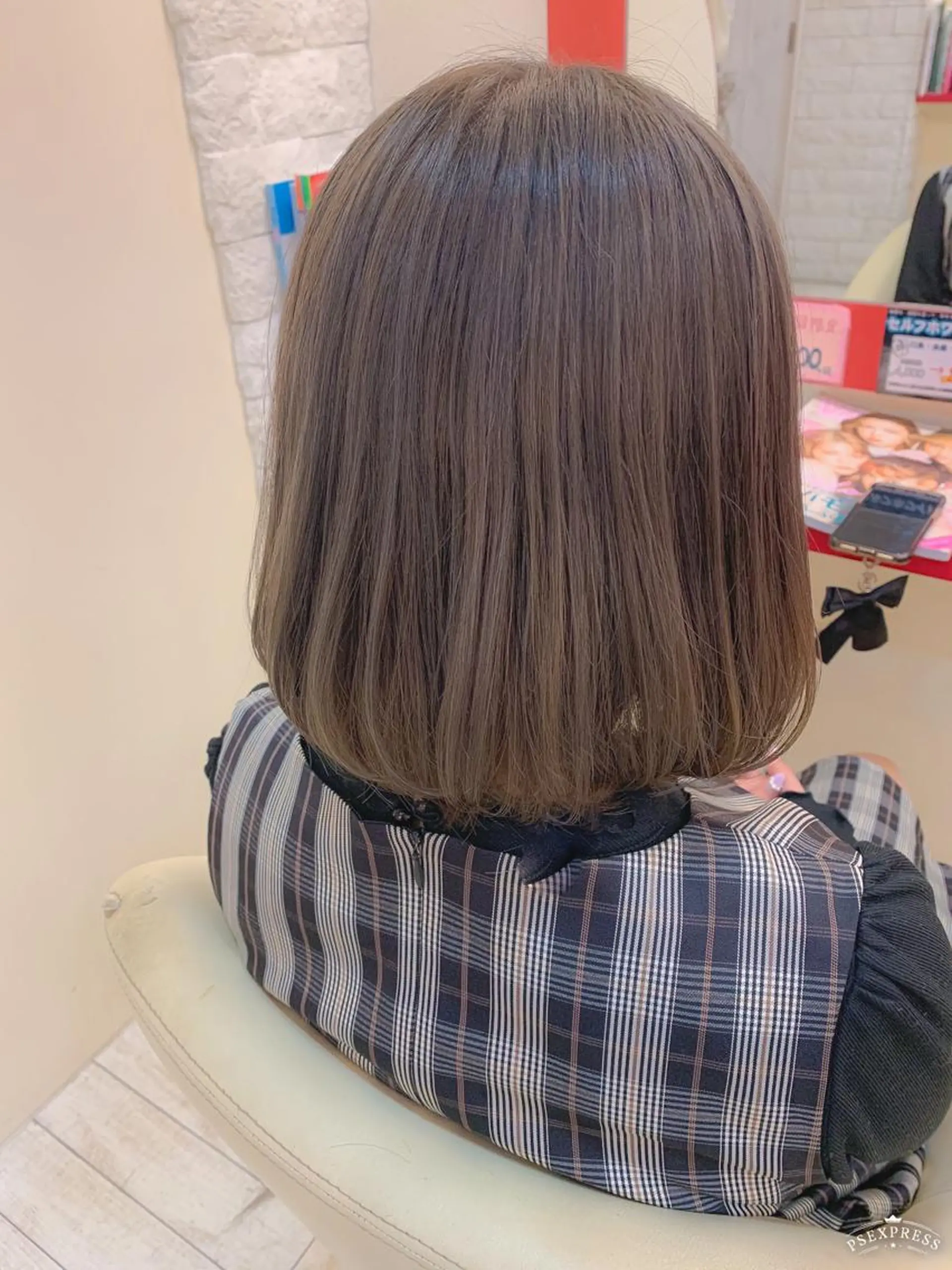 ミディアム カラー ヘアアレンジ アッシュ ベージュカラー 今村公介 ブリーチ特化、派手髪のヘアスタイル