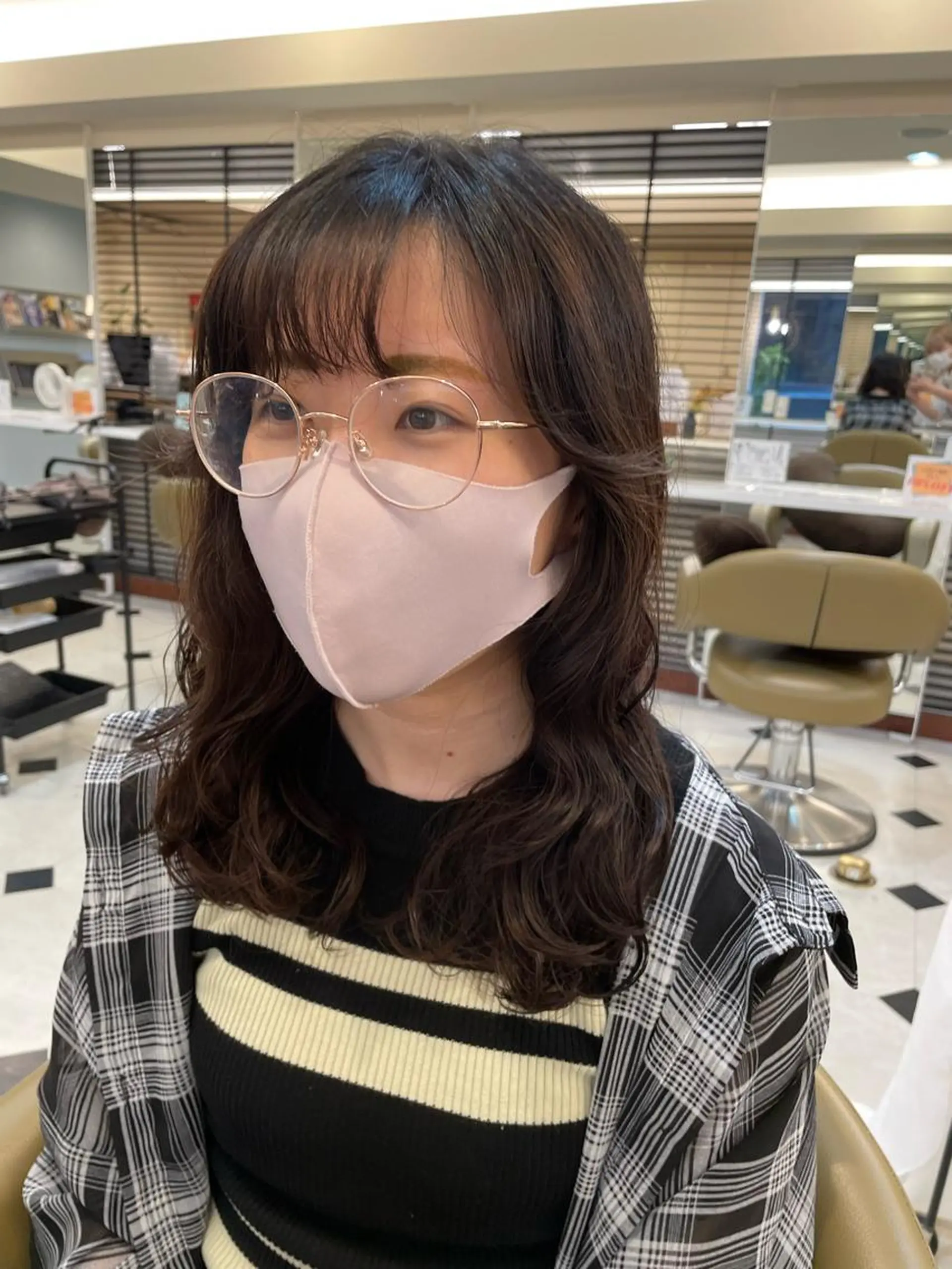 ミディアム ミディアムパーマ カット パーマ 縮毛矯正 トリートメント 髪質改善サロンLOUIMADNA栄店所属・🌈縮毛矯正特化 杉浦　夏生のヘアスタイル