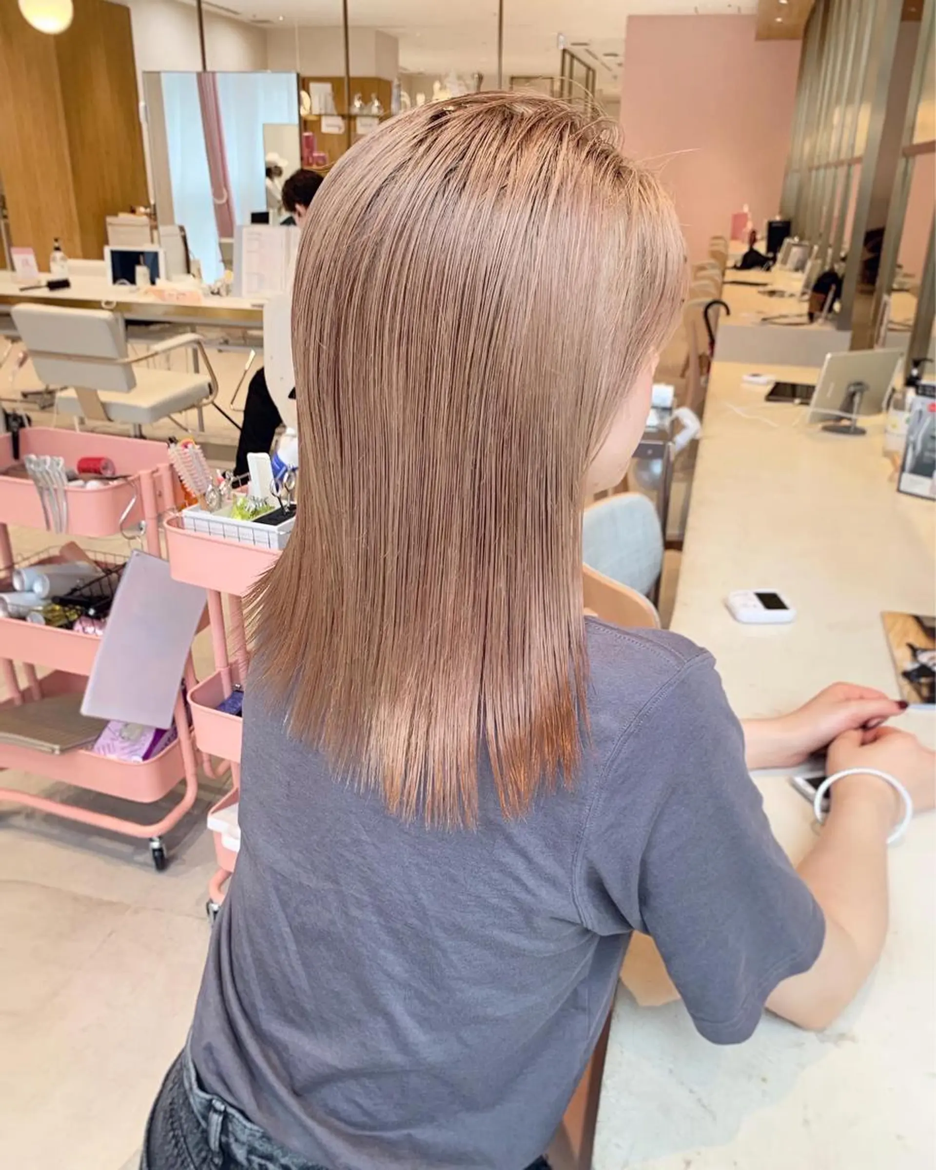 ミディアム ヘアカラー トリートメント ヘアセット レイヤー専門家 ダブルカラー修のヘアスタイル