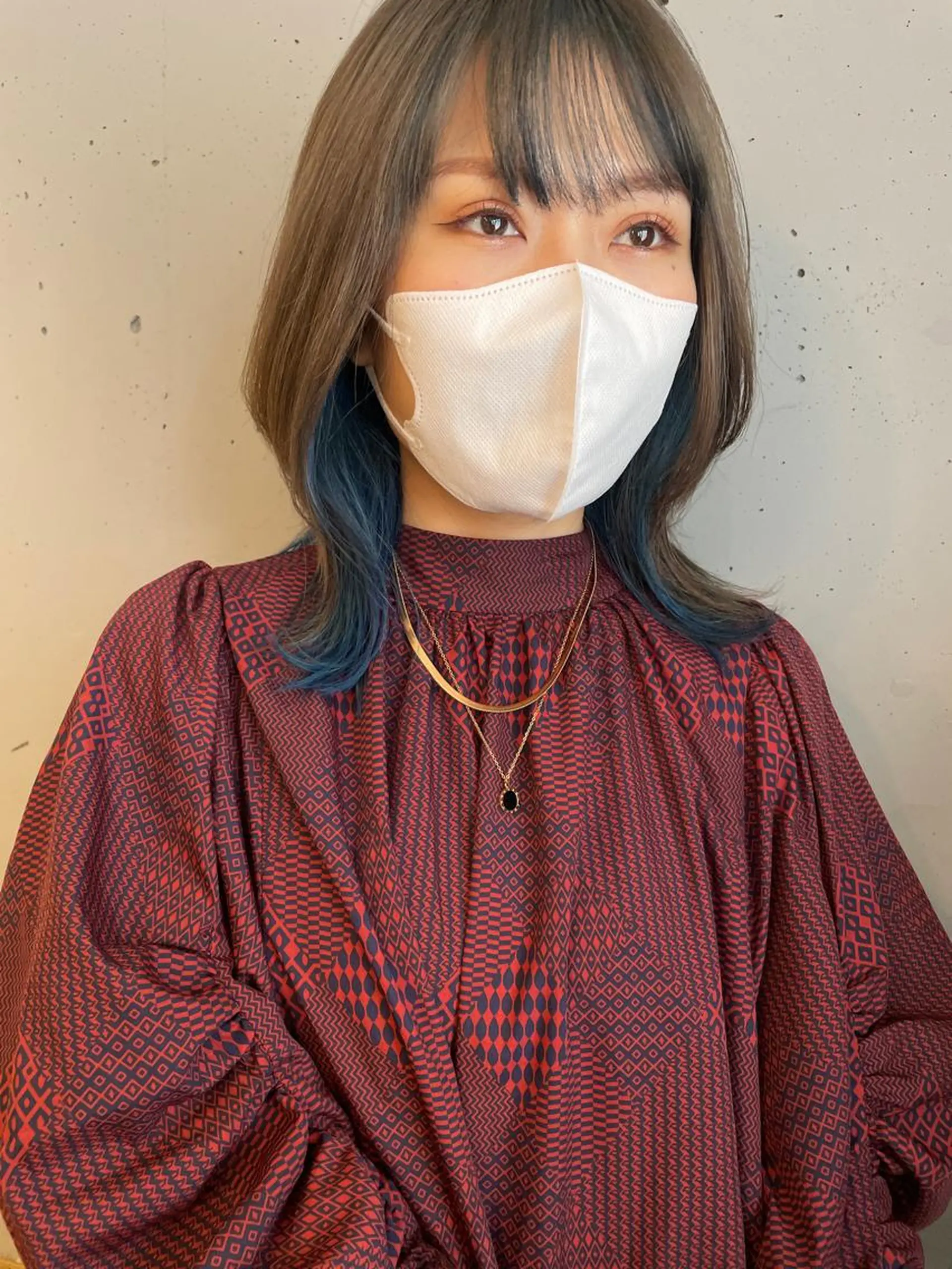 セミロング カラー ZOA classic hair所属・東 みのりのヘアスタイル