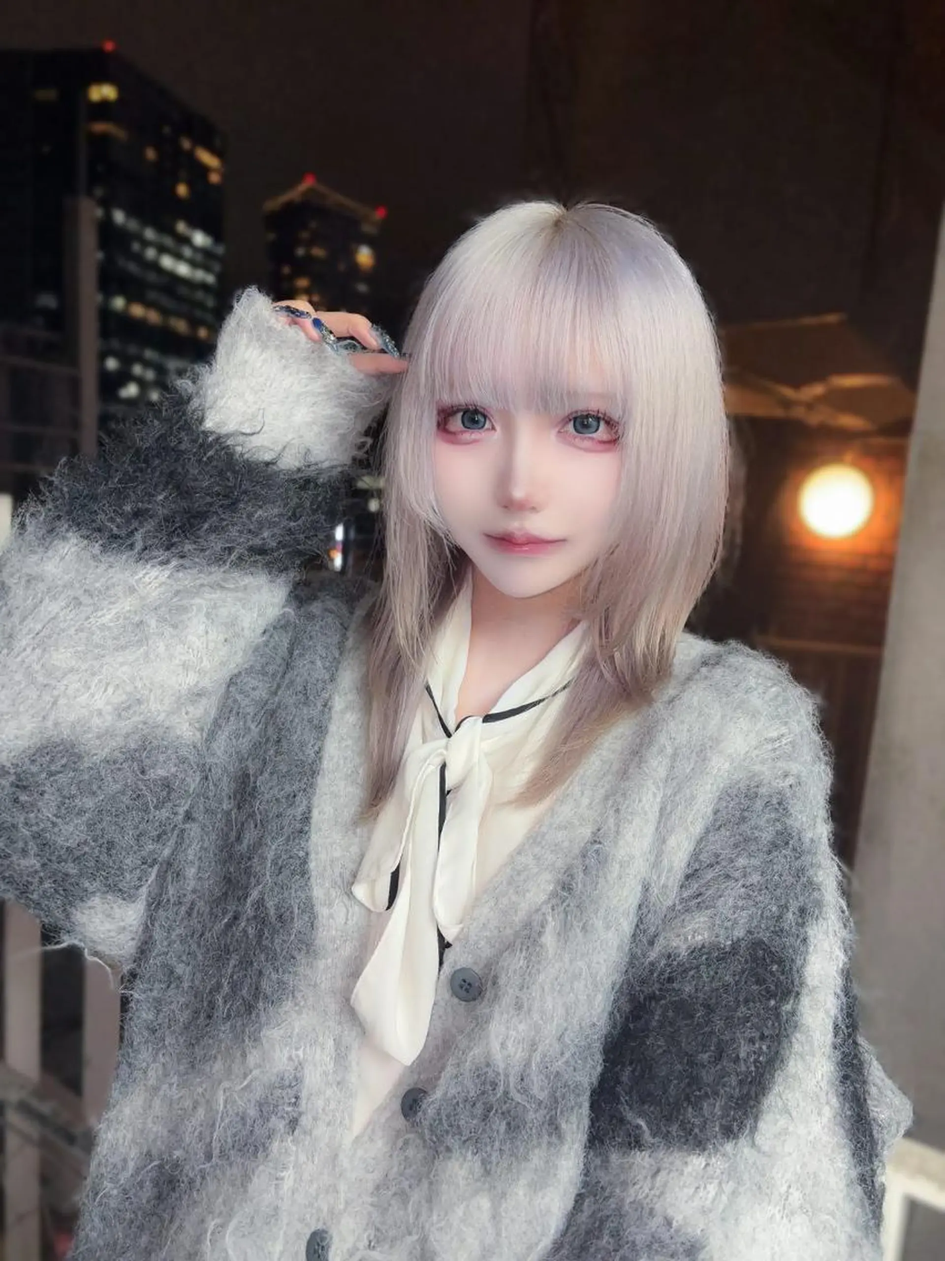 ロング カラー シールエクステ ブリーチ ハイトーンカラー エクステ レイヤーカット ホワイト&レイヤーカ ットエクステ長畠俊輔のヘアスタイル