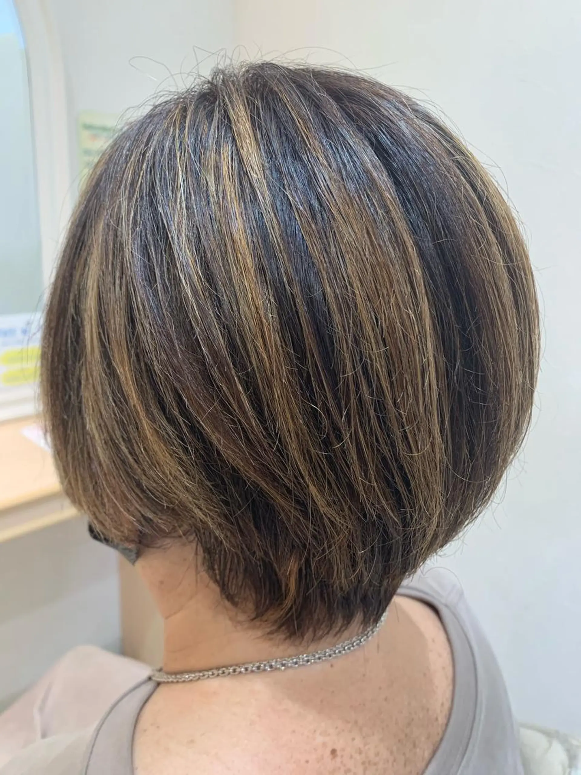 ショート ショートボブ ボブ ハイライト ショートヘア 鈴木 華枝のヘアスタイル