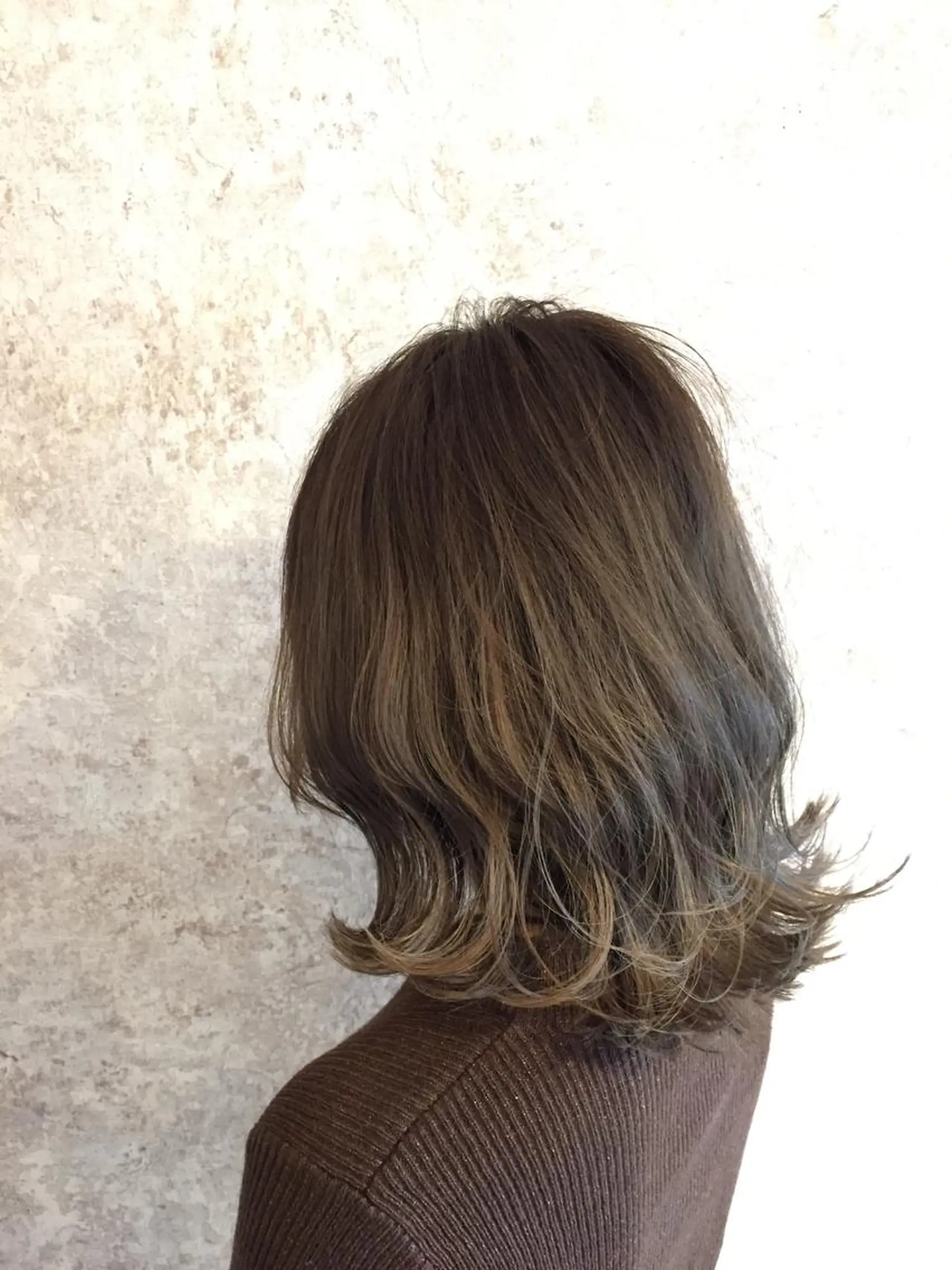 ミディアム 小顔カット✨ 透明感カラーのヘアスタイル