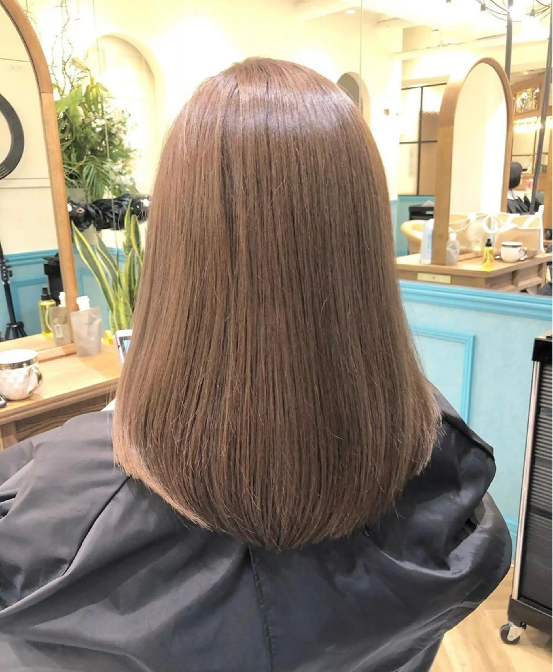 ミディアム アッシュ ハイライト レイヤーカット salowin 原宿 aroa所属・韓国／ハッシュカット ／透明感カラー／金野のヘアスタイル